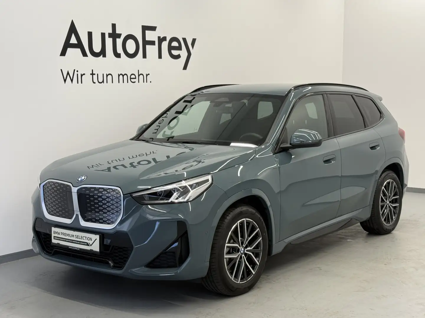 BMW iX1 xDrive30 Grün - 1