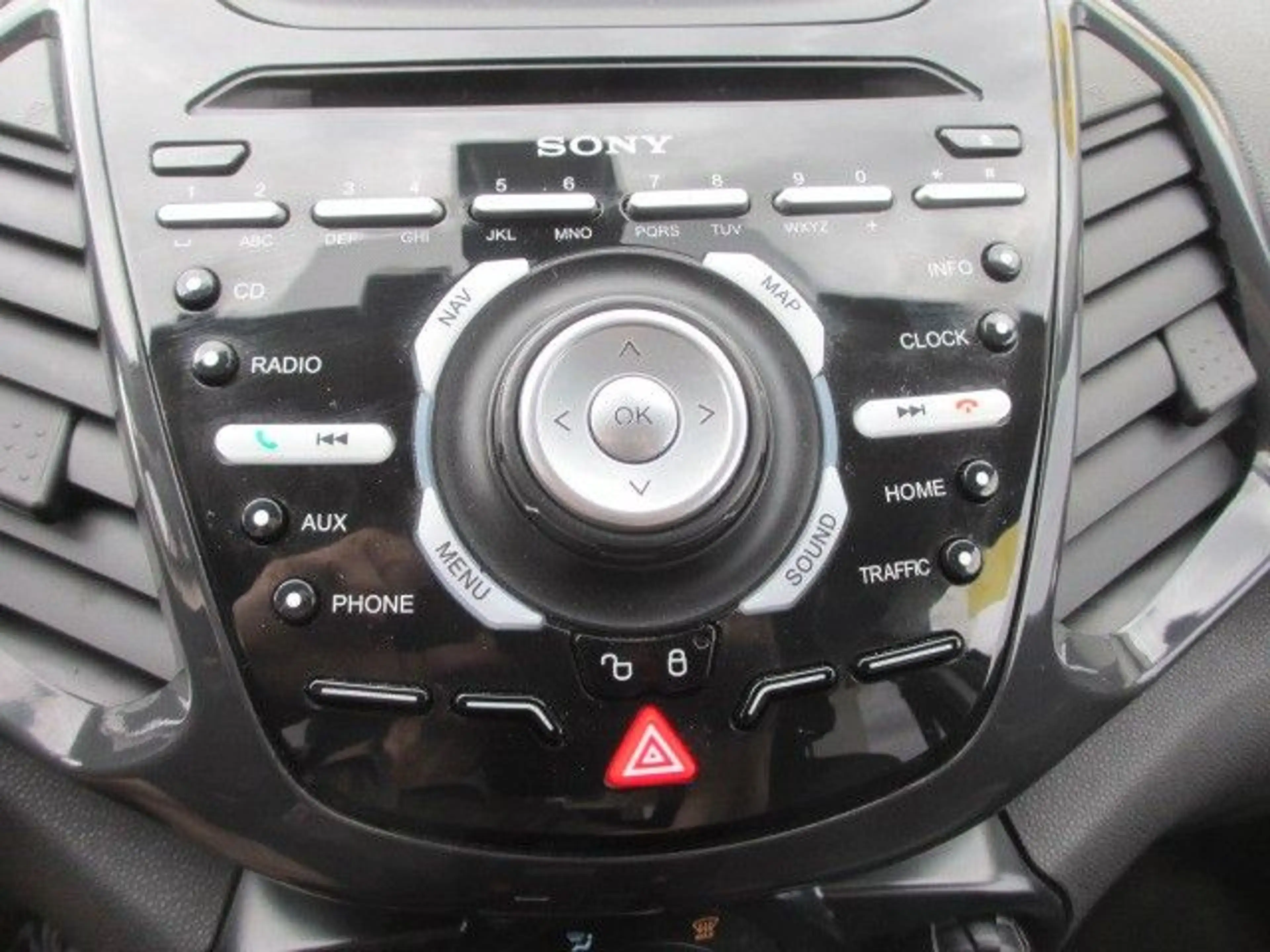 Ford EcoSport Tit., AHK, 8-fach Bereift, Top Ausstat. — photo 15
