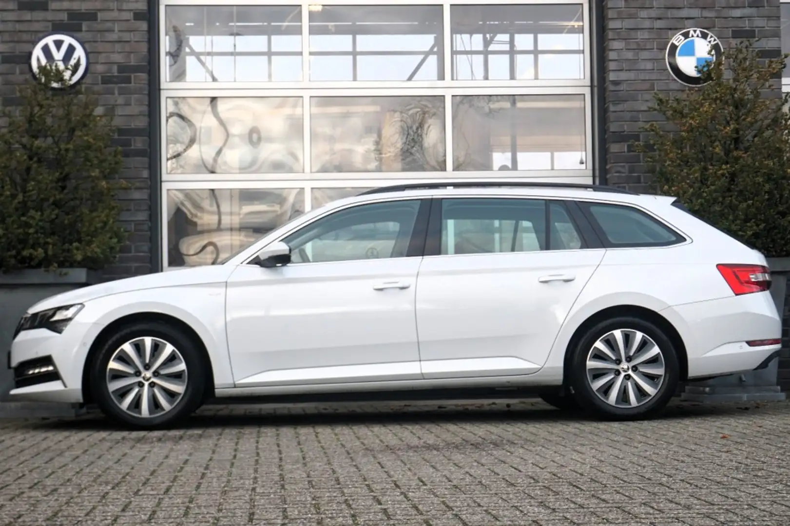 Skoda Superb COMBI 1.4 TSi IV PHEV - VIRTU - STUURVERW. - AD. C Wit - 2