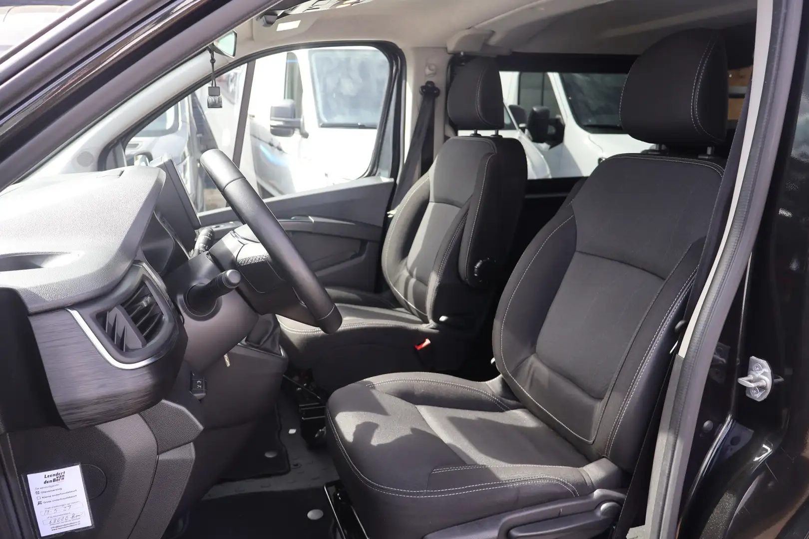 Nissan Primastar 2.0 dCi 170 pk L2 H1 DC Automaat Zwart - 2