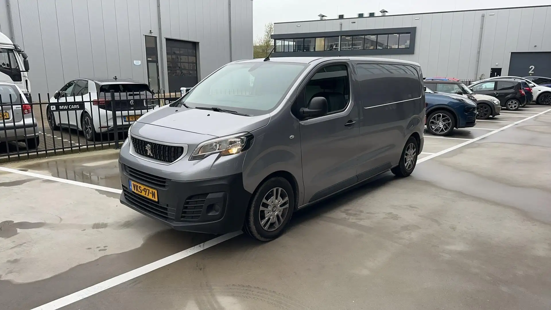 Peugeot Expert 1.5 BlueHDI 100 Premium Grijs - 1