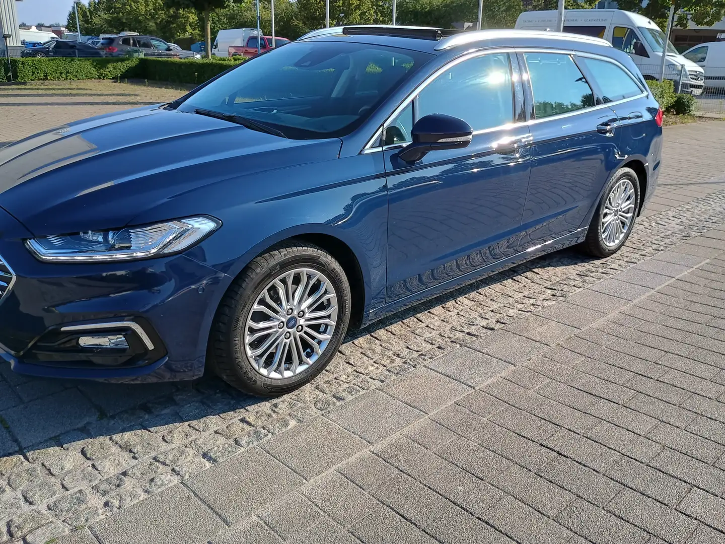 Ford Mondeo Titanium 2.0 150 PS AHK abnehb/Panoramadach/LED Kék - 1