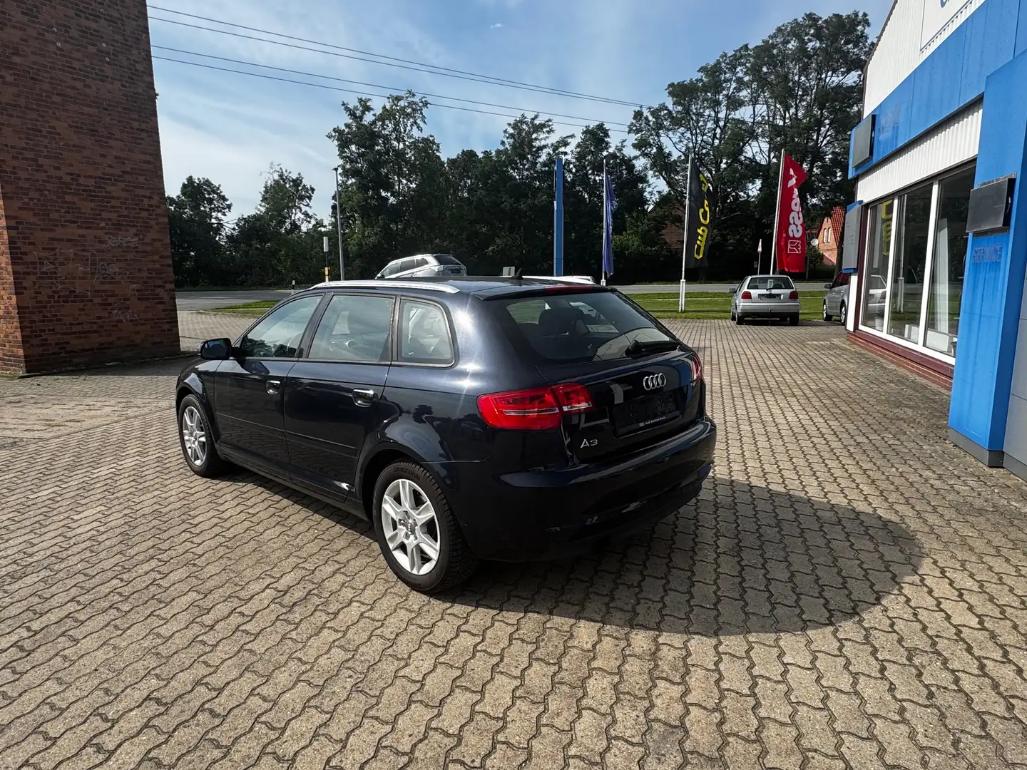 Audi A3 1.2 TFSI Attraction Blau - 2