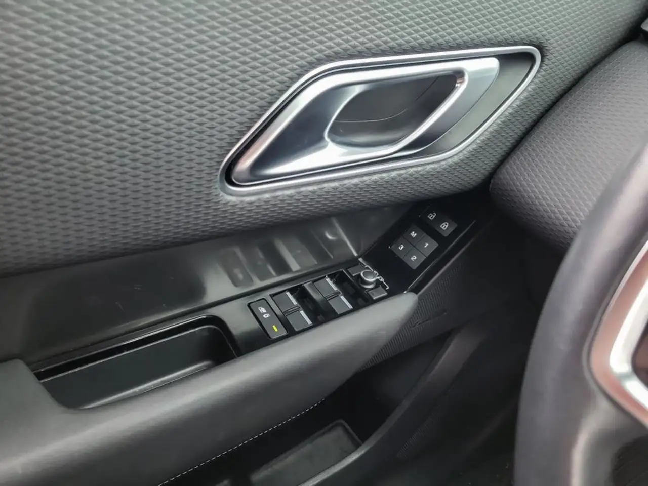 Land Rover Range Rover Velar снимка Land Rover Range Rover Velar