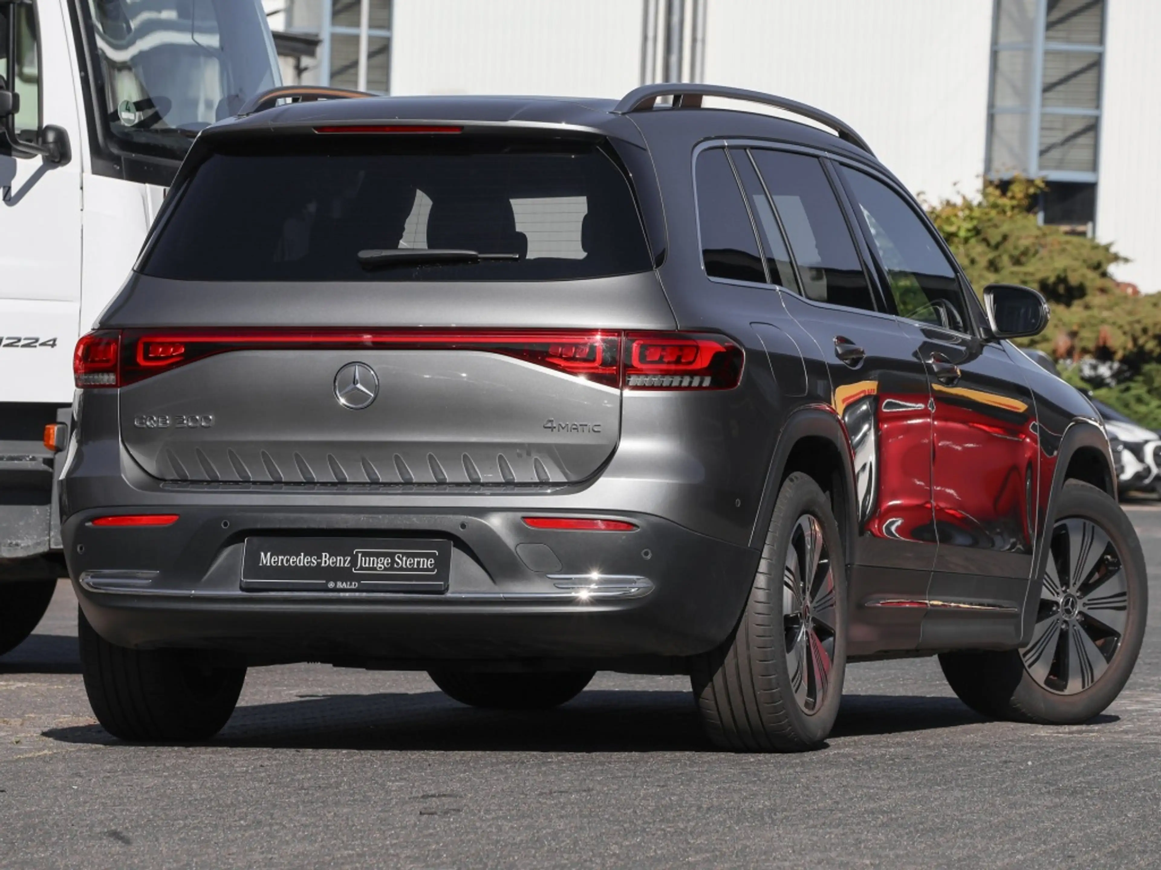 Mercedes-Benz EQB 300 4M Progressive/Pano/Ambiente/Totw/Cam/18 — photo 3