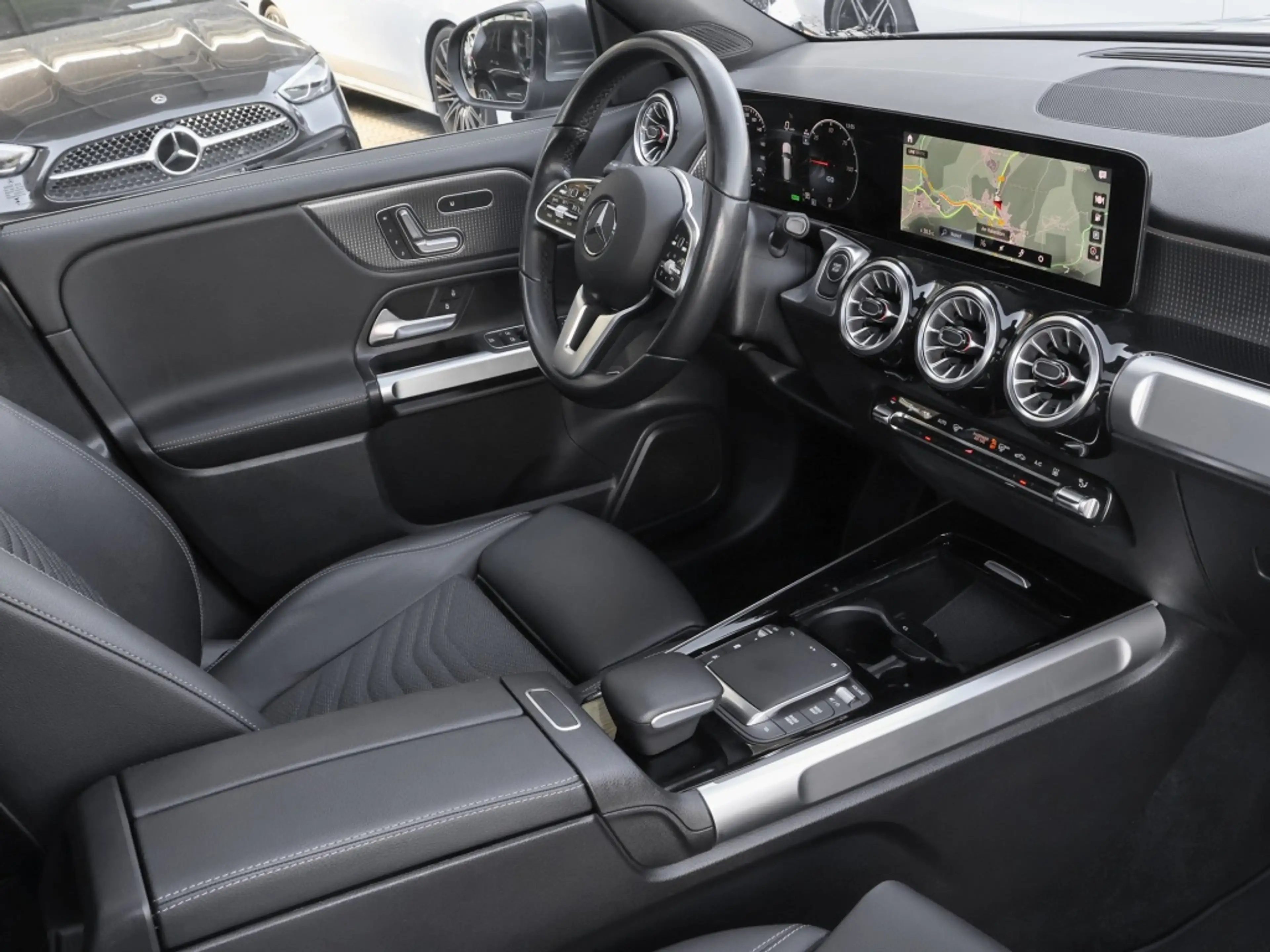 Mercedes-Benz EQB 300 4M Progressive/Pano/Ambiente/Totw/Cam/18 — photo 4