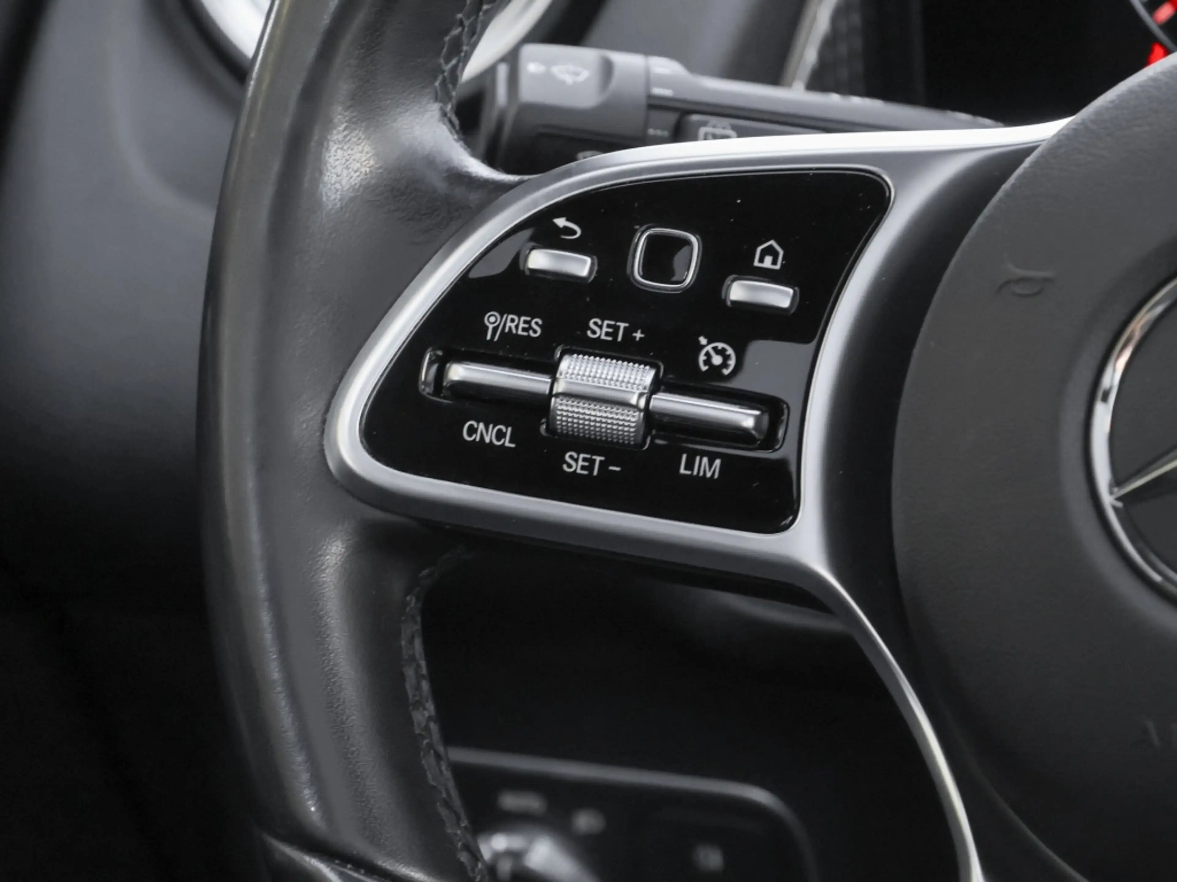 Mercedes-Benz EQB 300 4M Progressive/Pano/Ambiente/Totw/Cam/18 — photo 11