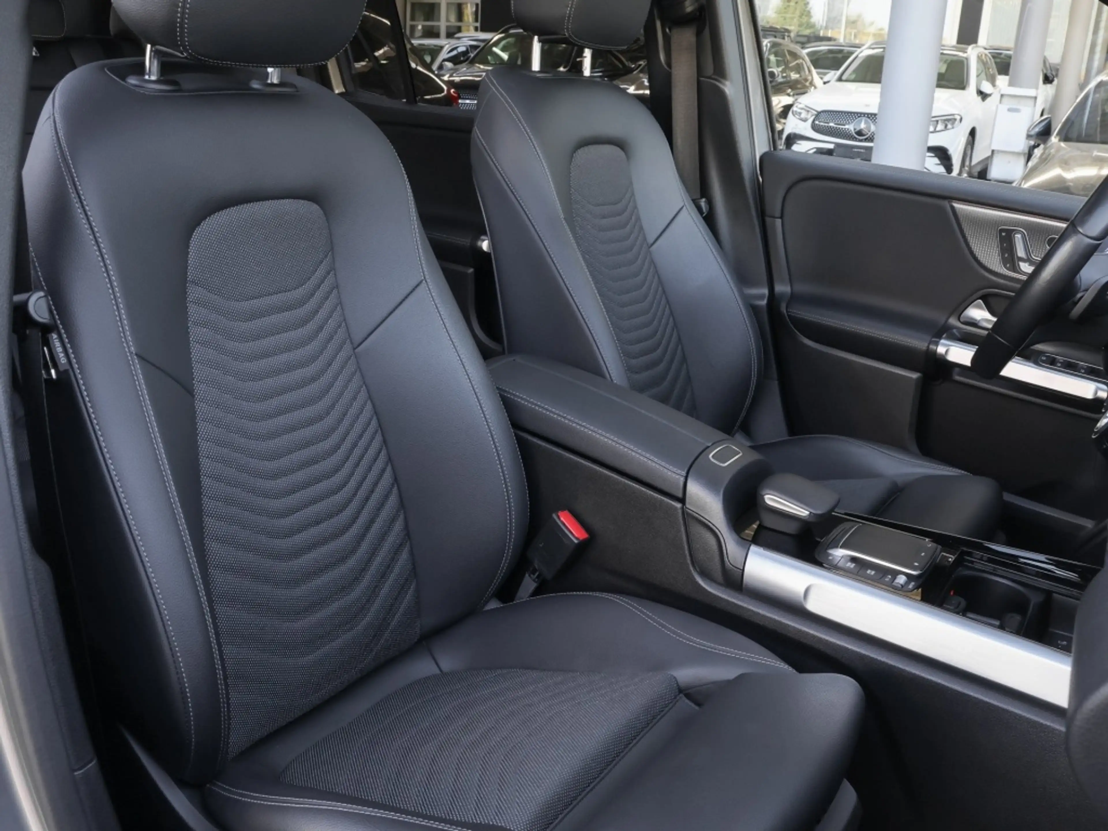 Mercedes-Benz EQB 300 4M Progressive/Pano/Ambiente/Totw/Cam/18 — photo 7