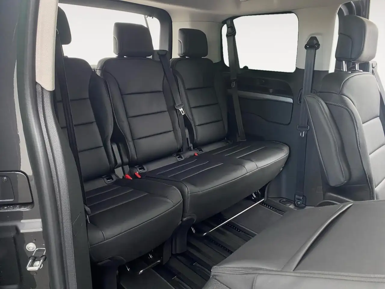 Peugeot Traveller 2026 — фото 14