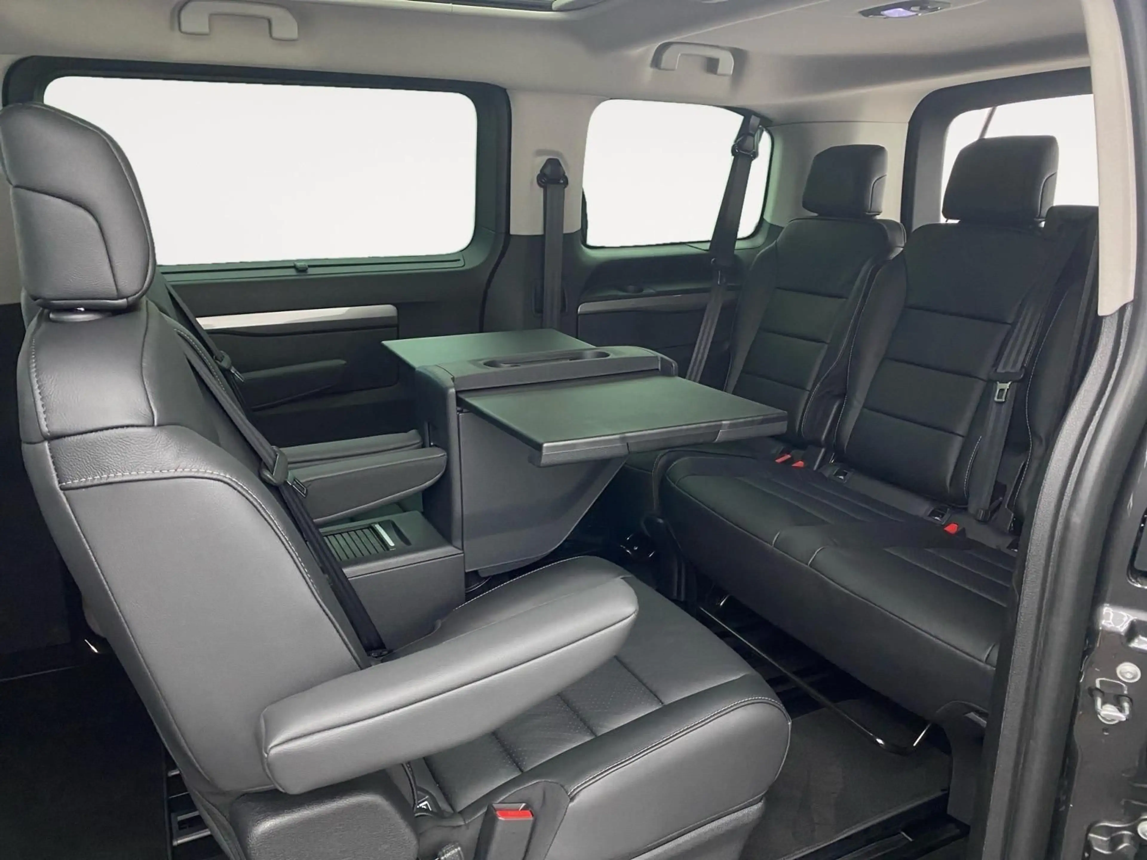 Peugeot Traveller Premium L2 180 *VIP 7-Sitzer* — photo 13