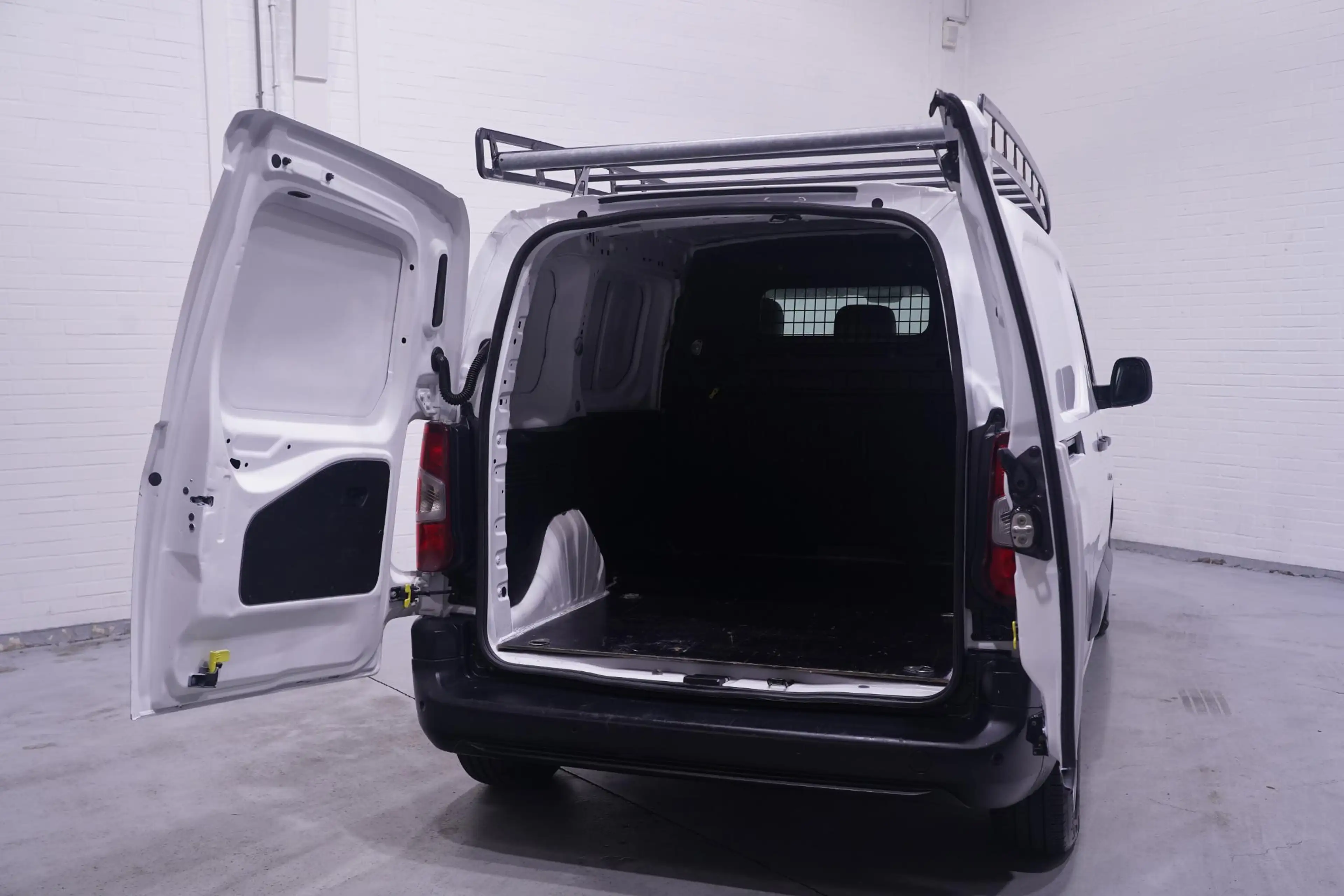 Peugeot Partner 1.5 BlueHDI 75 pk Premium Airco, Apple Carplay Cru — photo 13