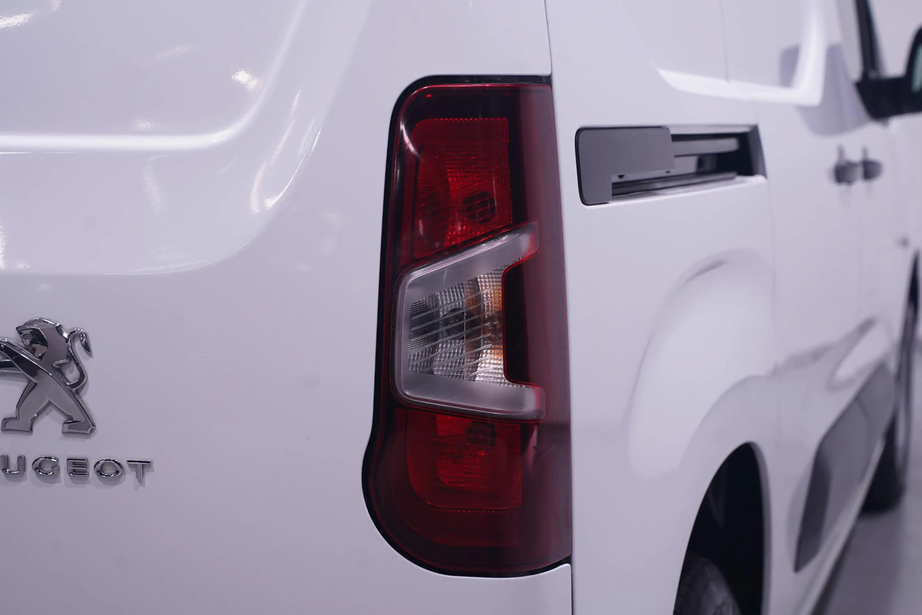 Peugeot Partner 1.5 BlueHDI 75 pk Premium Airco, Apple Carplay Cru — photo 11