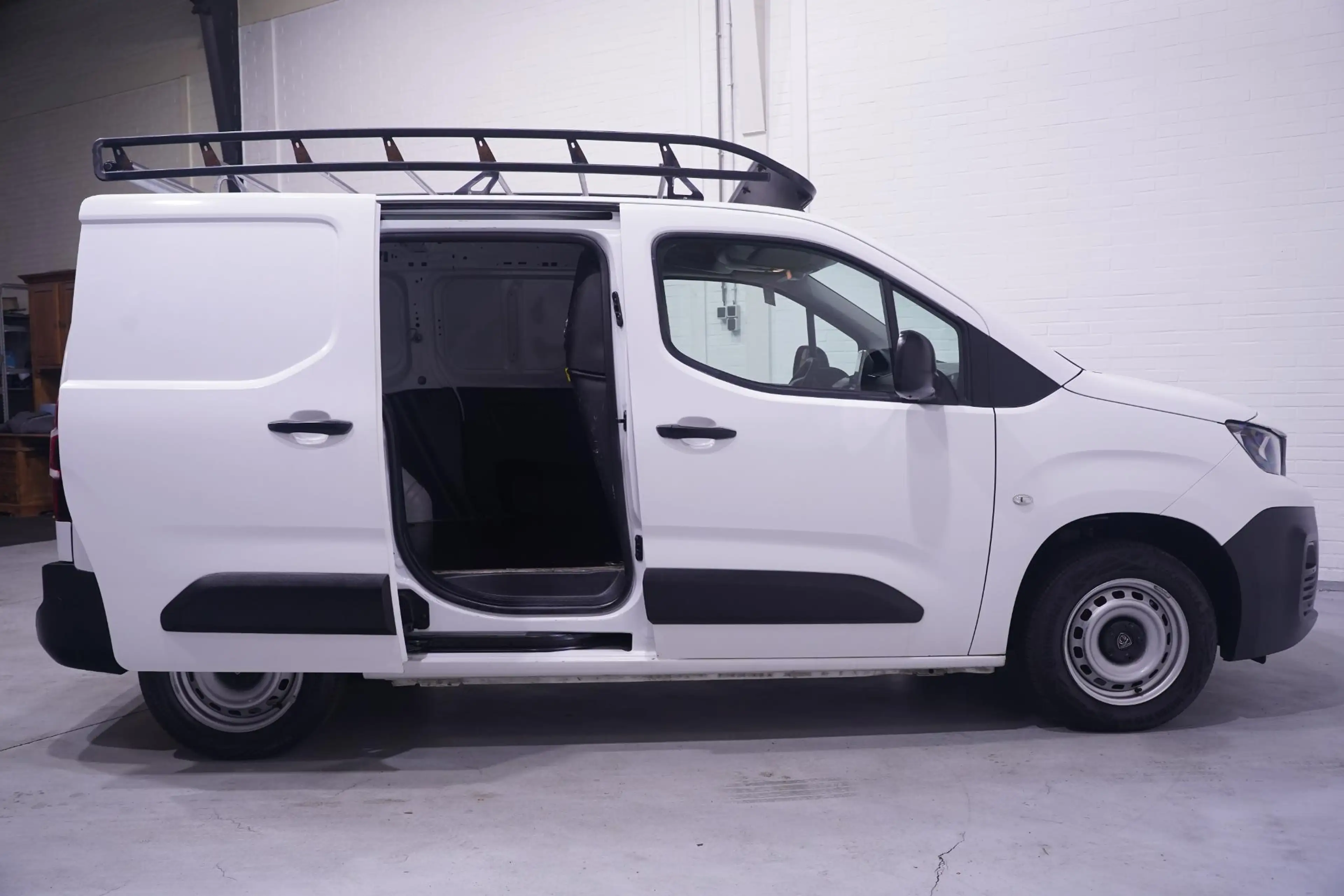Peugeot Partner 1.5 BlueHDI 75 pk Premium Airco, Apple Carplay Cru — photo 9