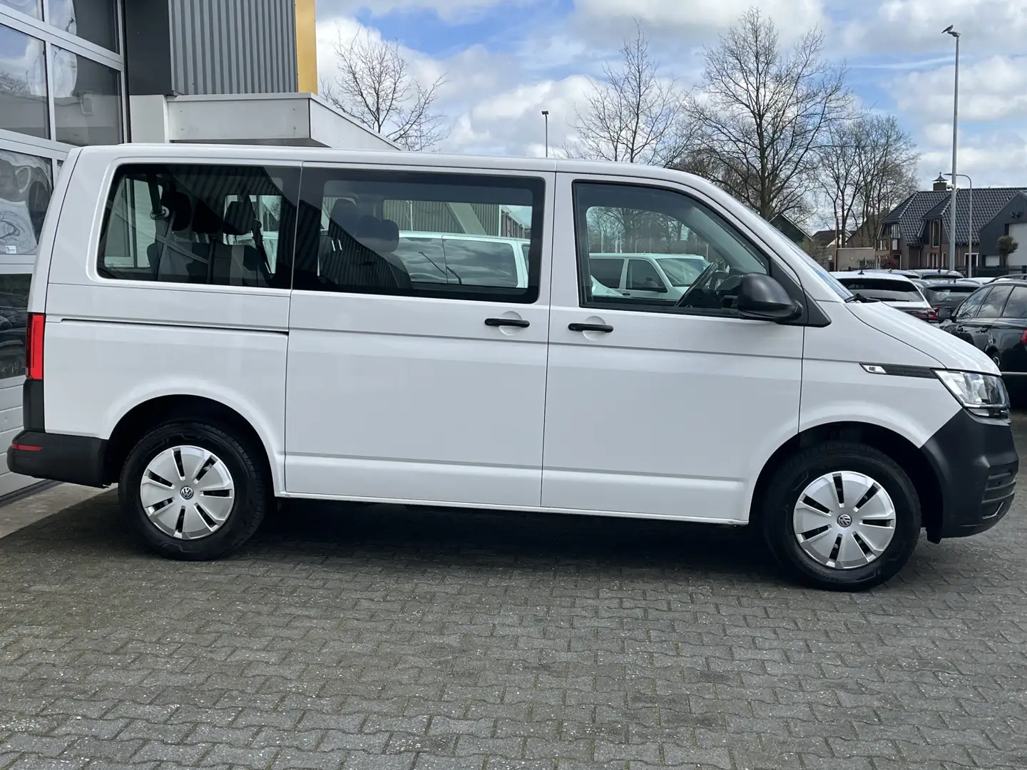 Volkswagen T6.1 2.0 TDI L1H1-9-Persoons Incl. BTW Airco Cruis Blanc - 2