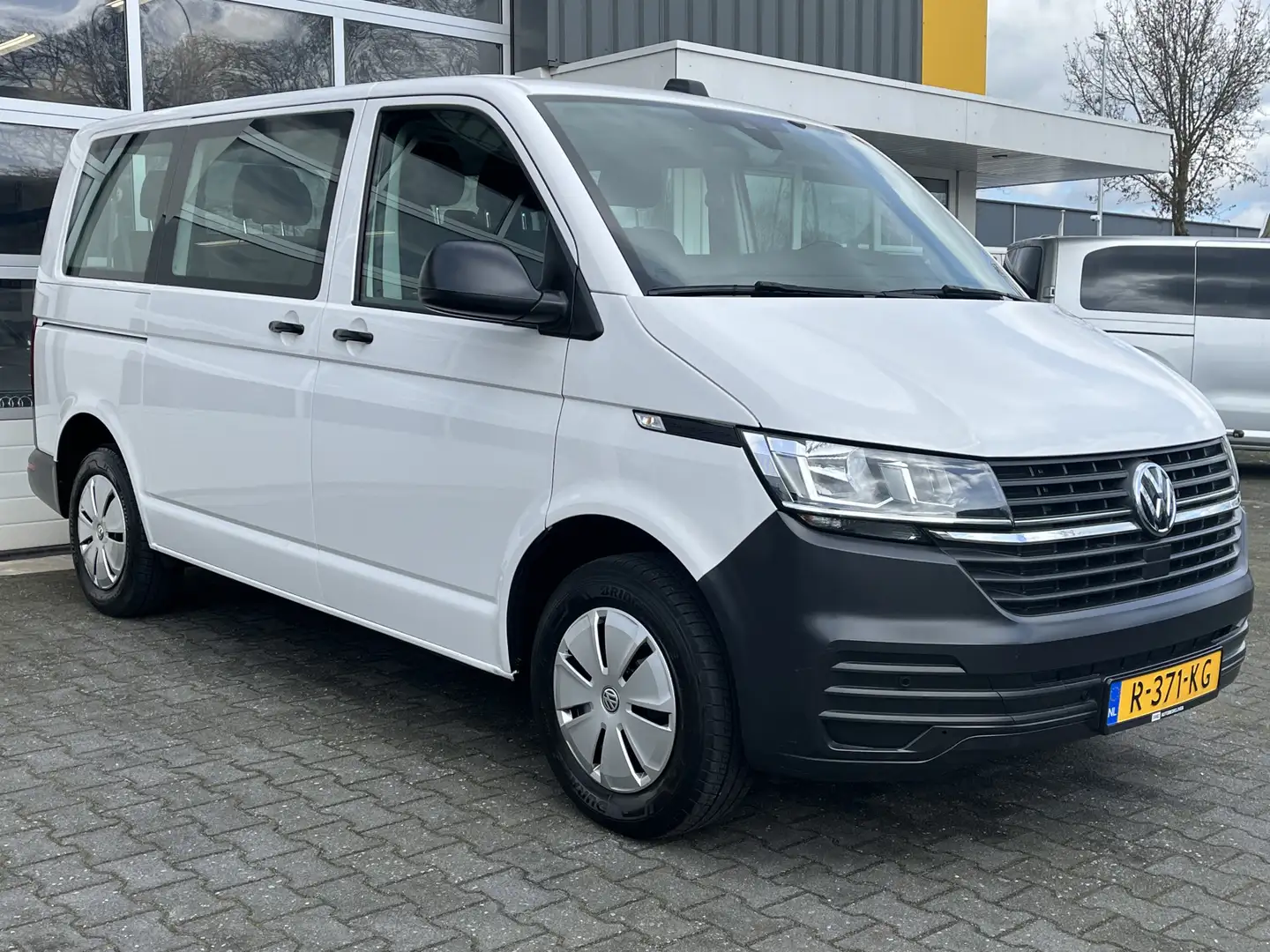Volkswagen T6.1 2.0 TDI L1H1-9-Persoons Incl. BTW Airco Cruis Blanc - 1