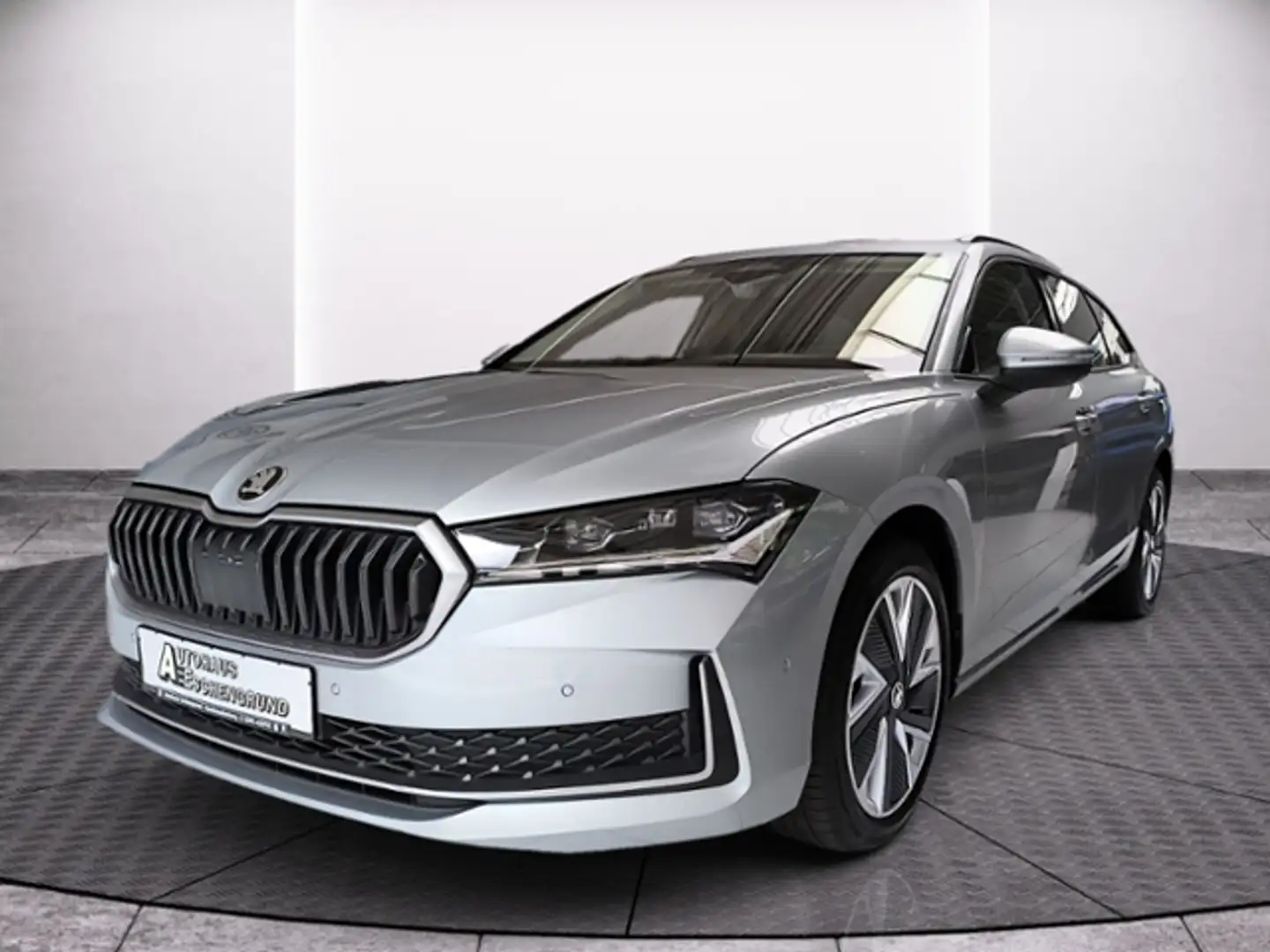 Skoda Superb Combi 2.0 TDI DSG Selection AHK MATRIX NAVI 360°K Plateado - 2