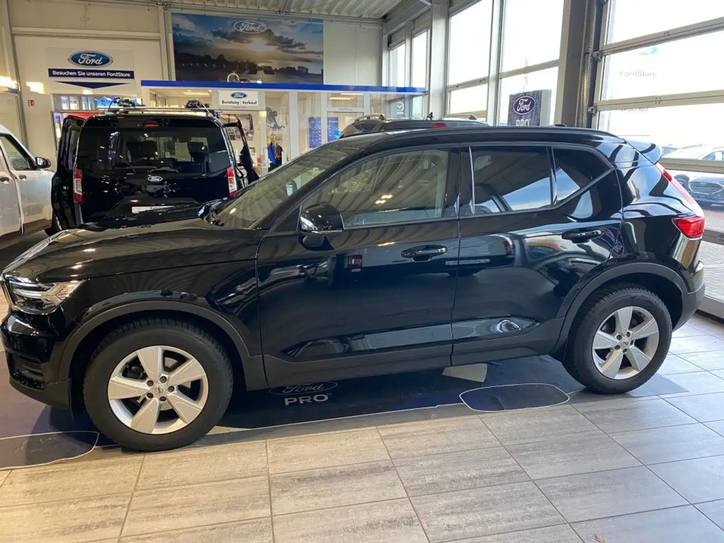 Volvo XC40 T3 Momentum Core Rückfahrerkamera Schwarz - 2