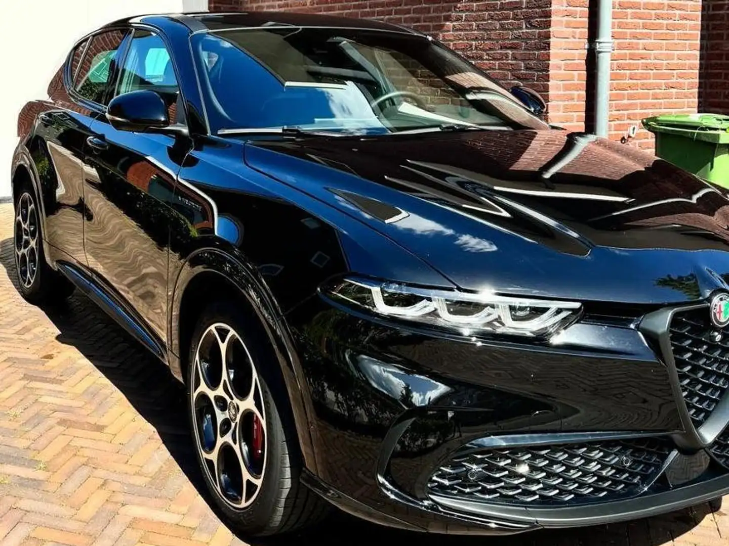 Alfa Romeo Tonale Tonale 1.3T PHEV Veloce Zwart - 1