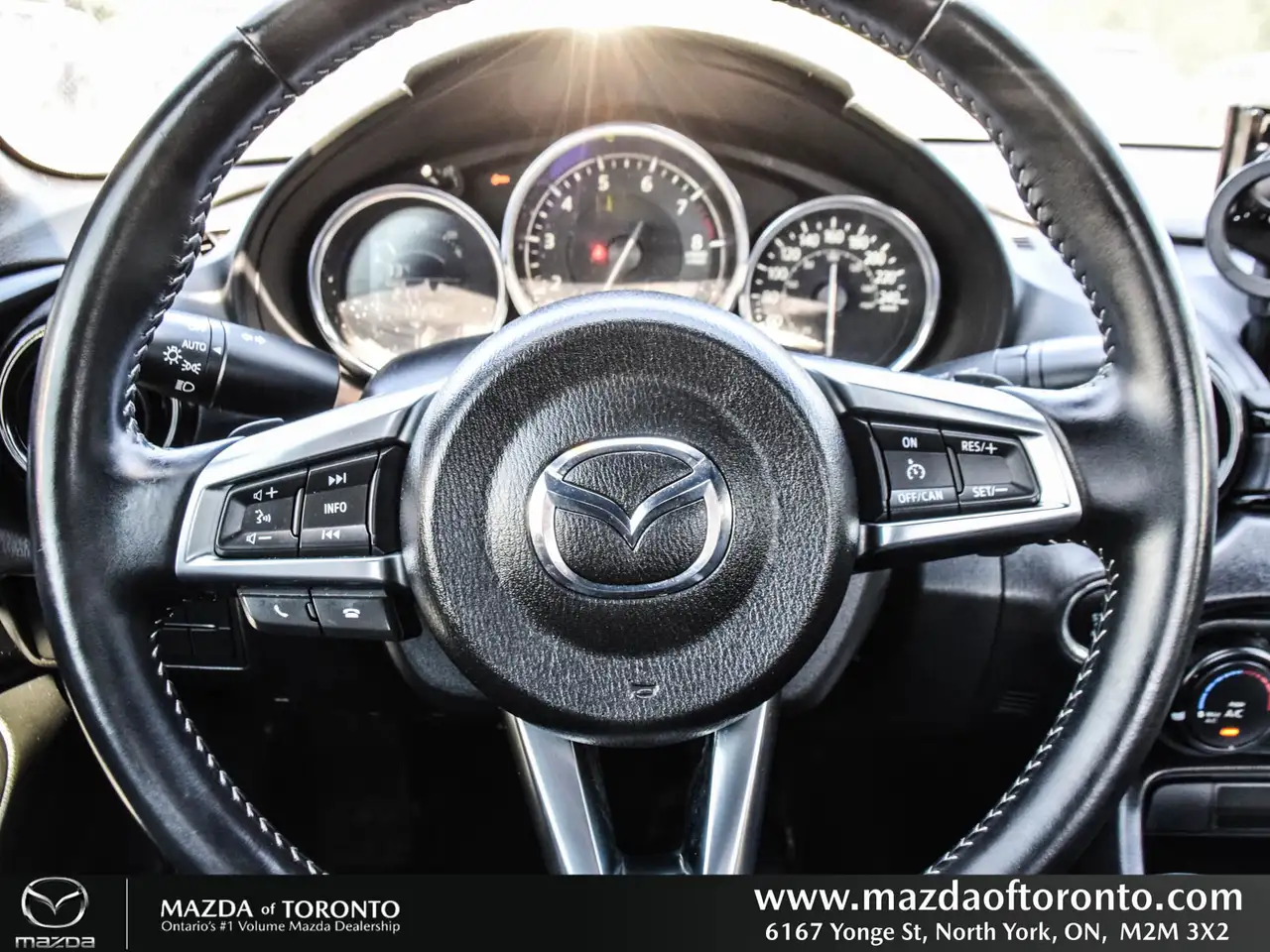 Mazda MX-5 Miata снимка Mazda MX-5 Miata
