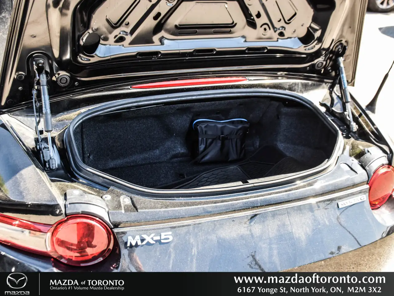 Mazda MX-5 Miata снимка Mazda MX-5 Miata