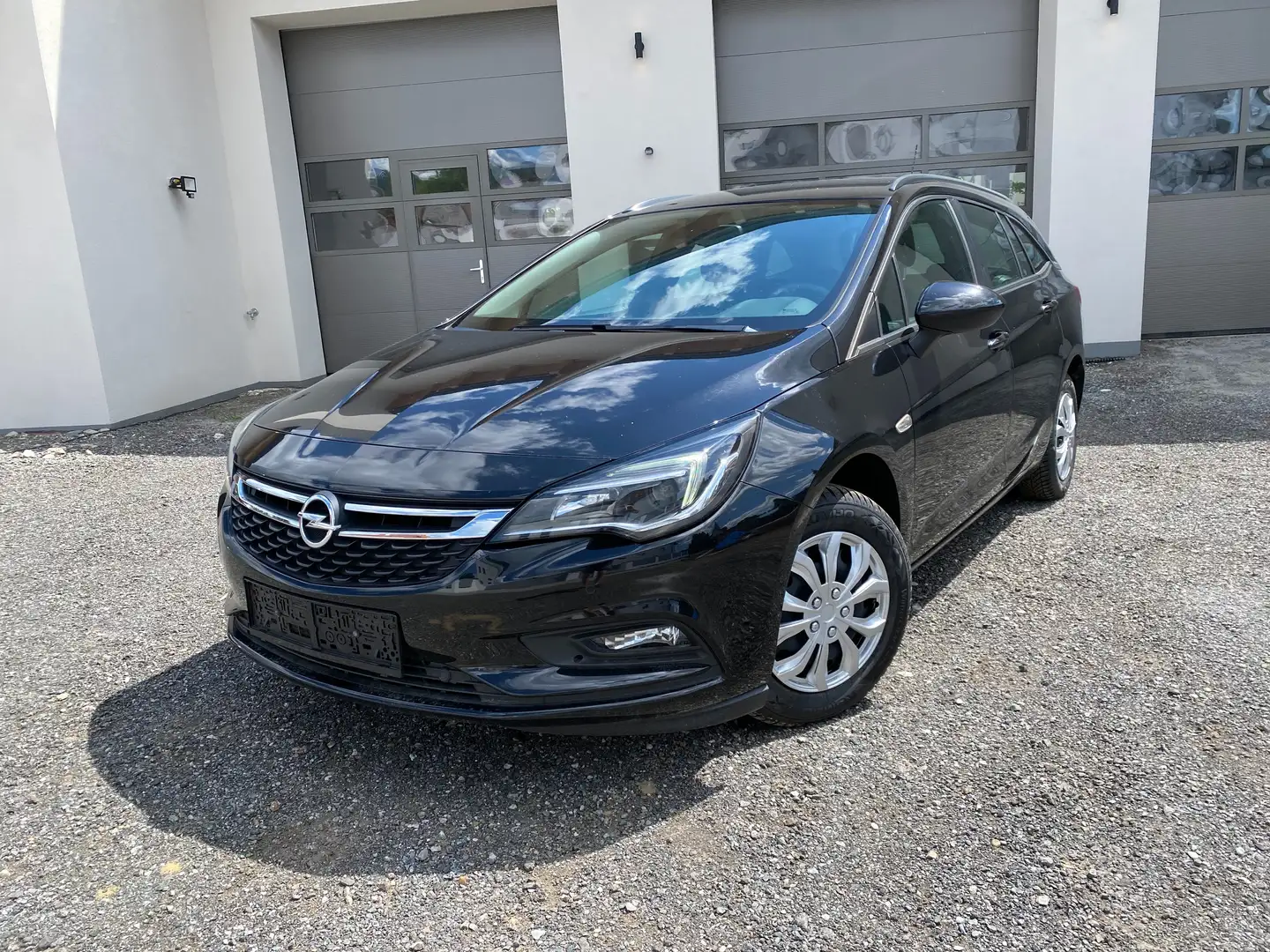 Opel Astra Edition Schwarz - 1