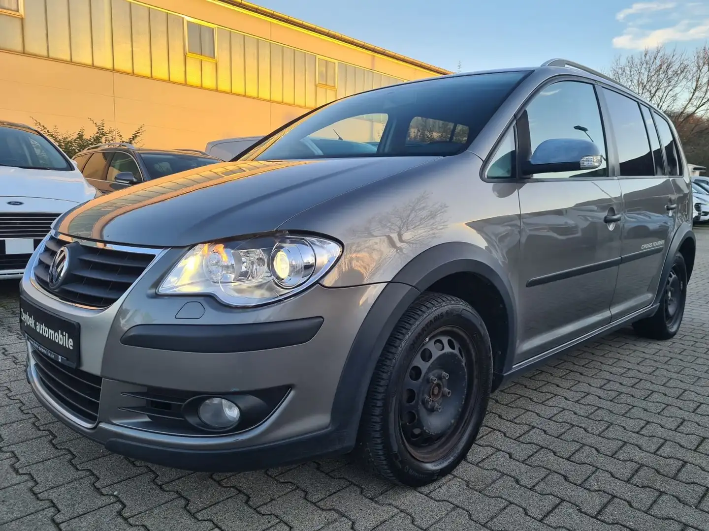 Volkswagen Touran CrossTouran Grau - 1