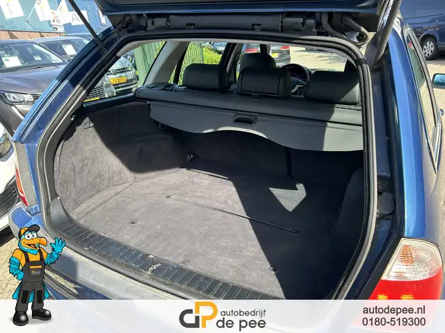 BMW 3 Series view 8
