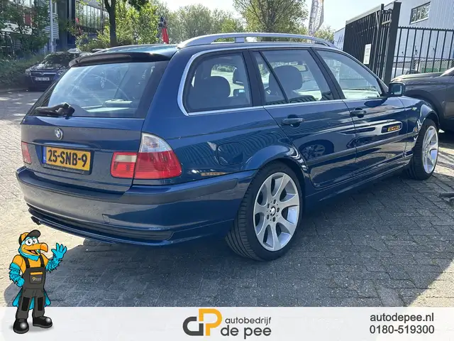 BMW 3 Series view 18