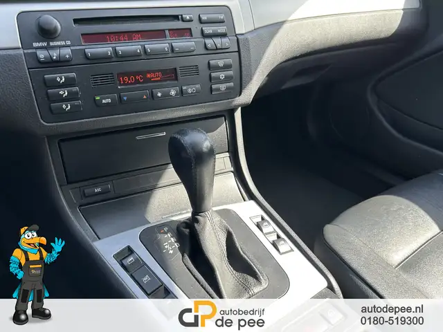 BMW 3 Series view 5
