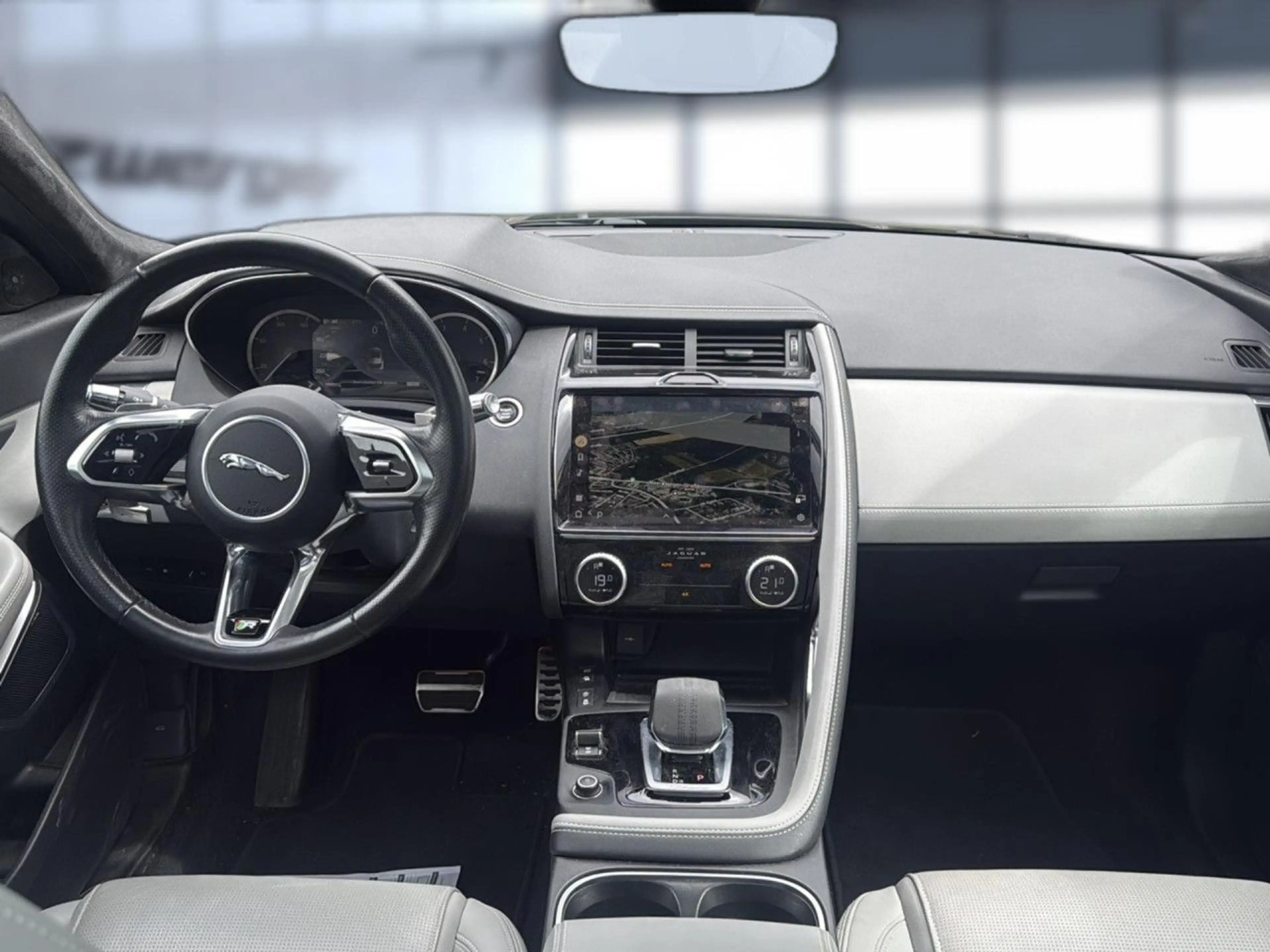 Jaguar E-Type E-Pace P300e PHEV R-Dynamic SE PANORAMA Bluetooth — photo 10