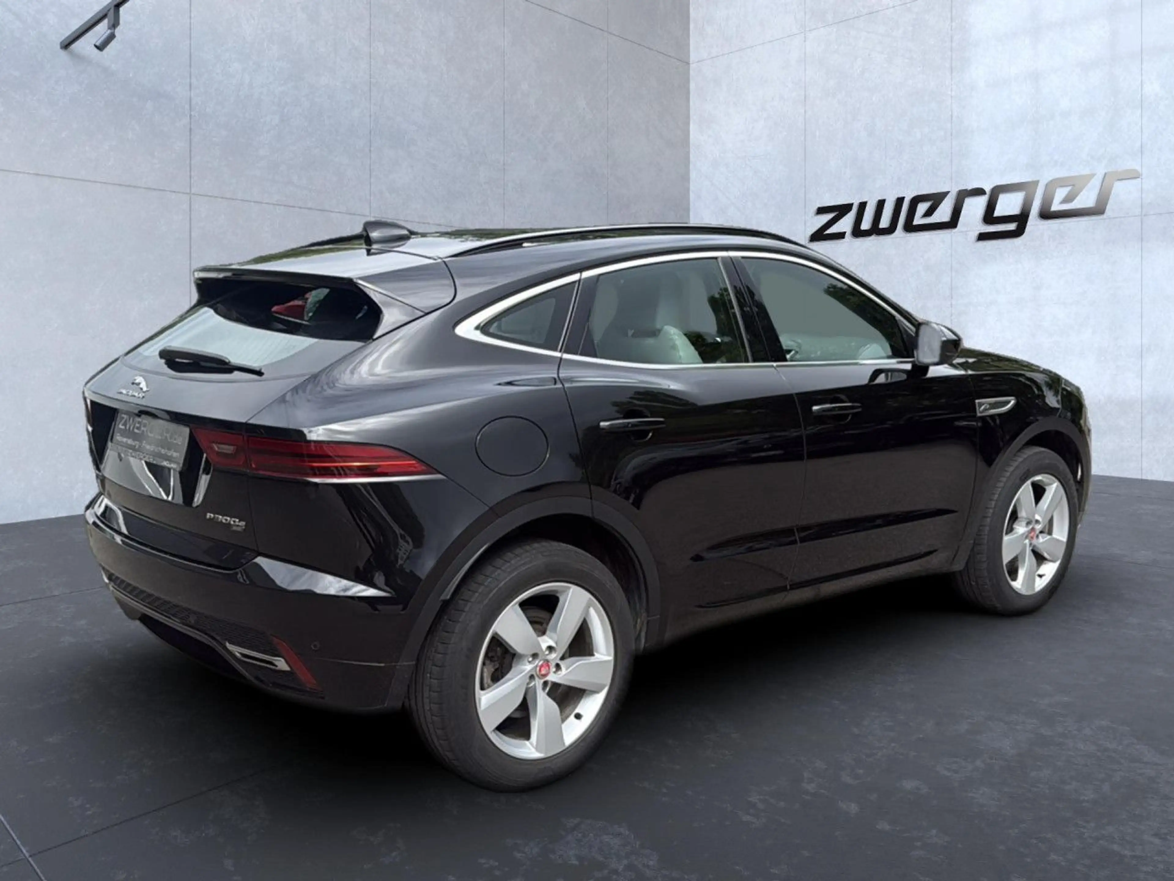 Jaguar E-Type E-Pace P300e PHEV R-Dynamic SE PANORAMA Bluetooth — photo 3