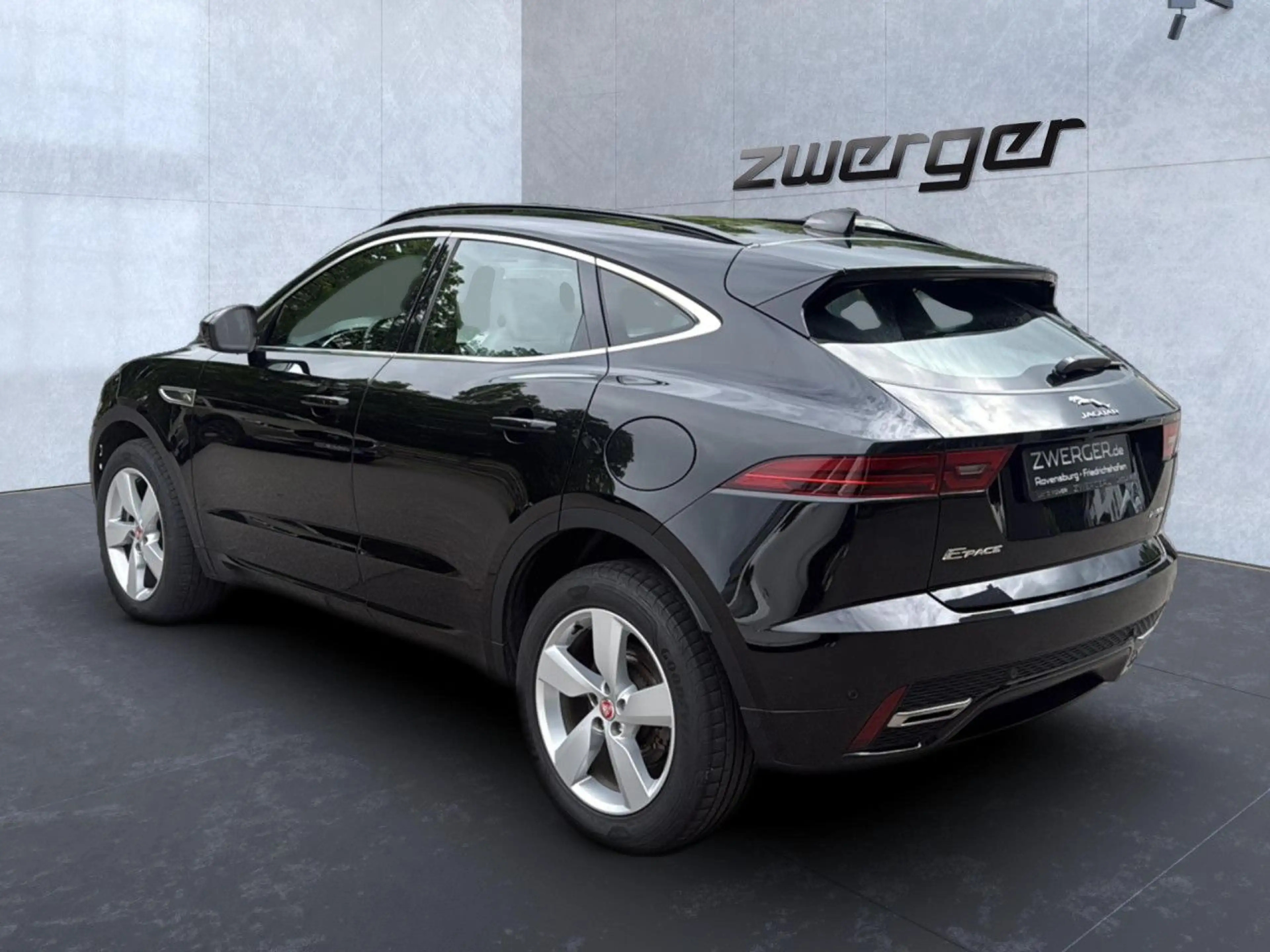 Jaguar E-Type E-Pace P300e PHEV R-Dynamic SE PANORAMA Bluetooth — photo 4