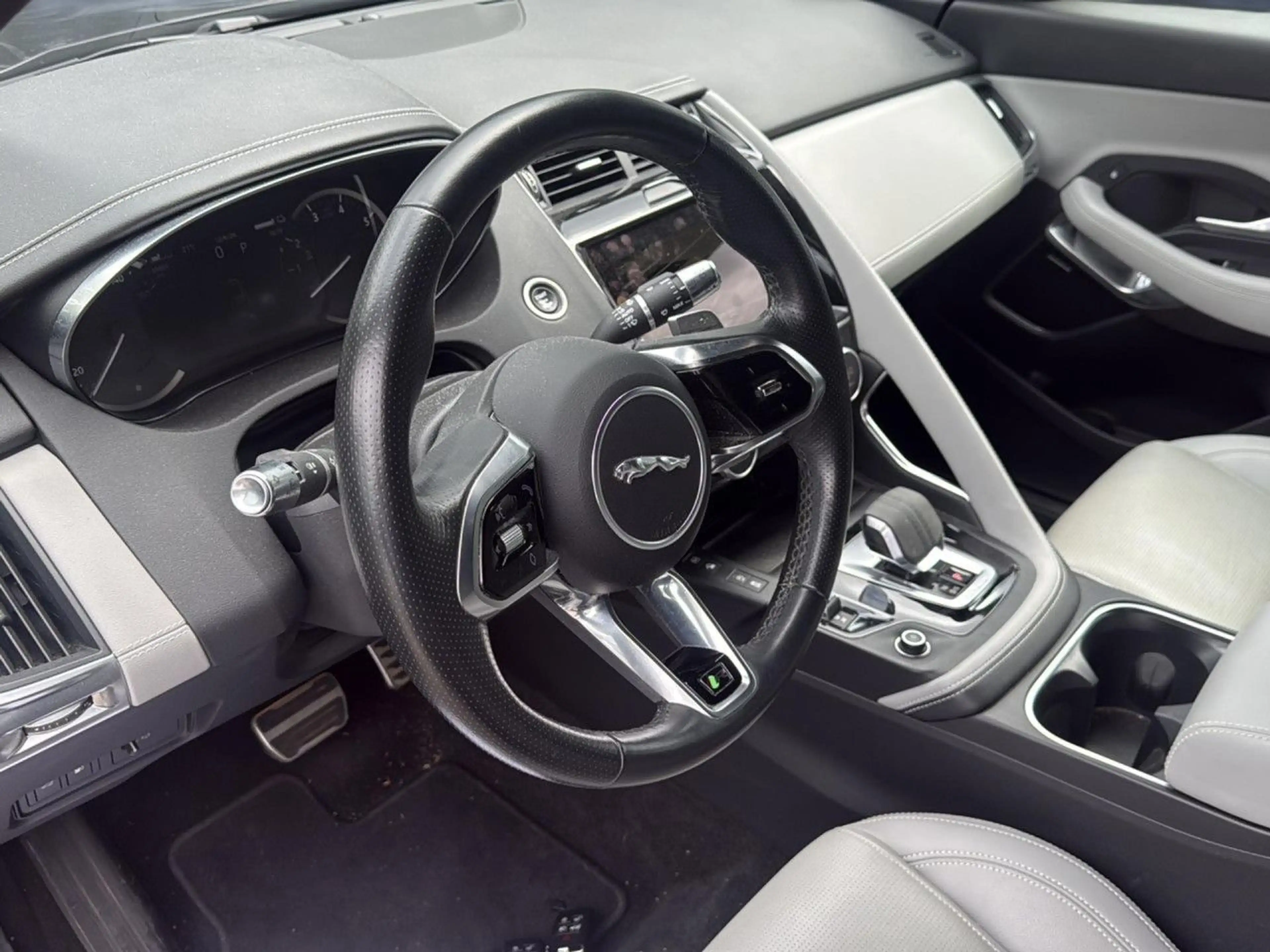Jaguar E-Type E-Pace P300e PHEV R-Dynamic SE PANORAMA Bluetooth — photo 7