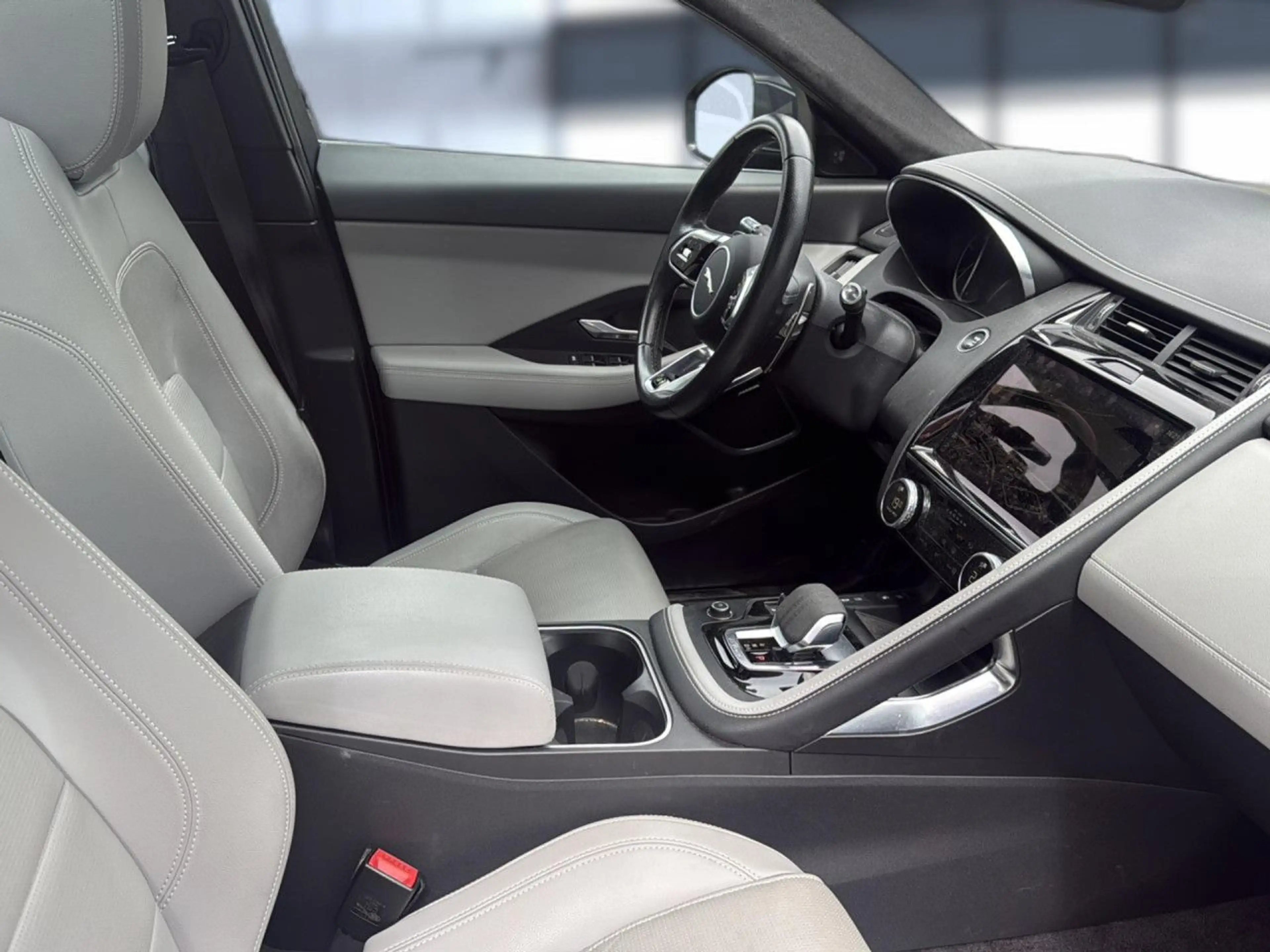 Jaguar E-Type E-Pace P300e PHEV R-Dynamic SE PANORAMA Bluetooth — photo 13