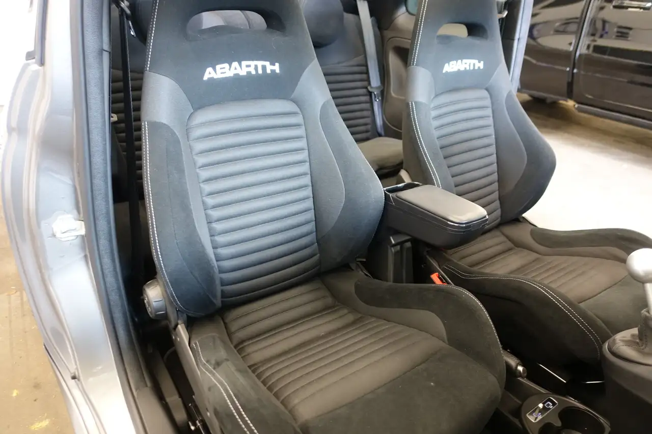 Abarth 500C 2022 — фото 14