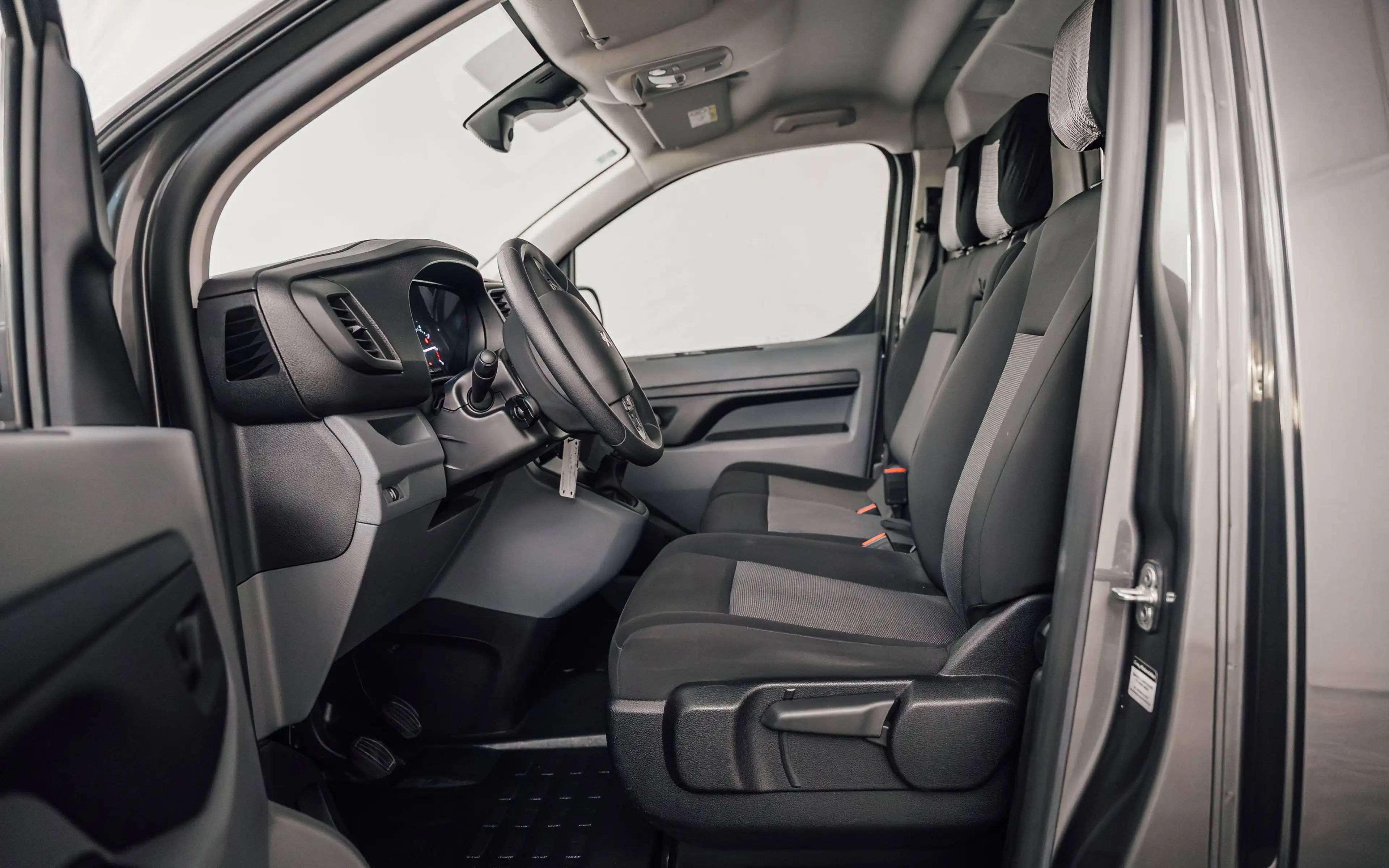 Peugeot Expert 2.0 BlueHDi StdPremium — photo 11