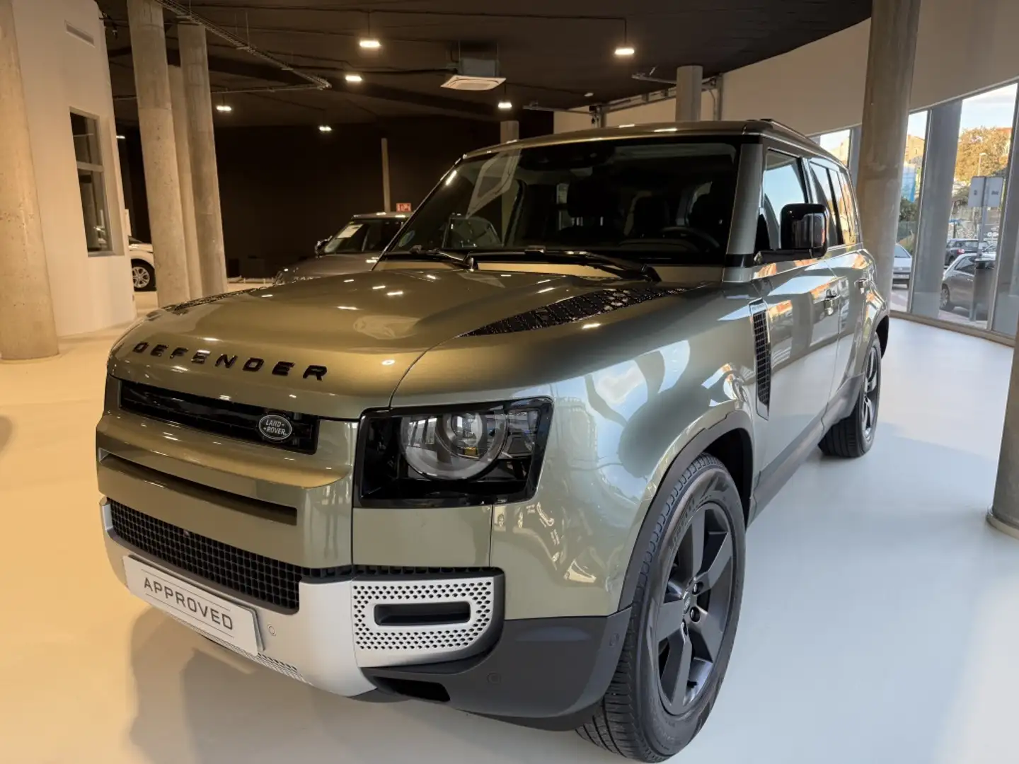 Land Rover Defender 110 3.0D l6 MHEV SE AWD Aut. 250 Verde - 1