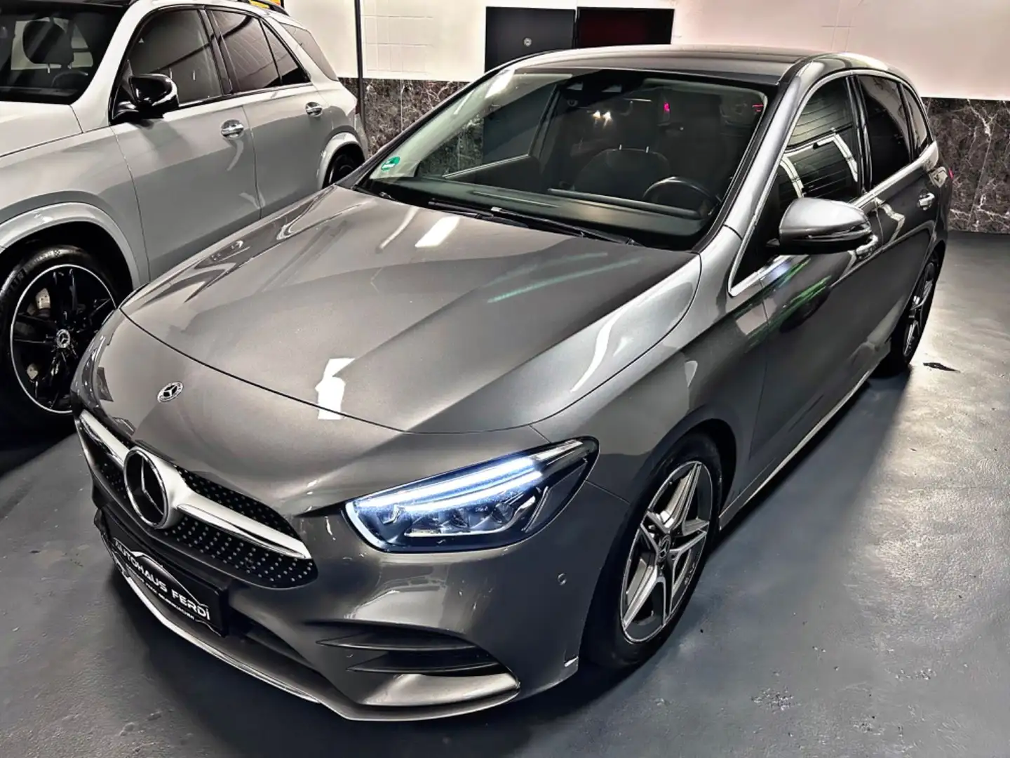 Mercedes-Benz B 220 d AMG Line Multibeam Totwinkel Kamera AHK Grau - 1