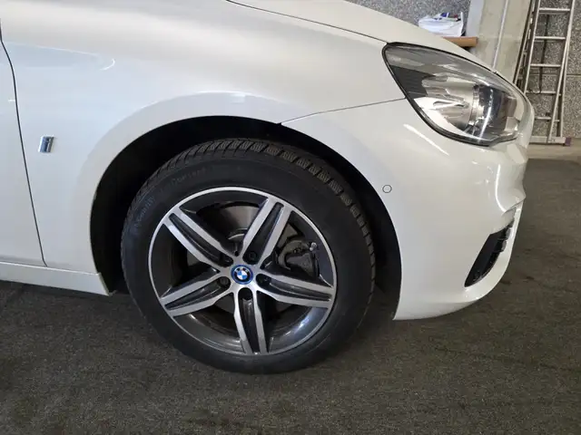 BMW 2 Series view 16