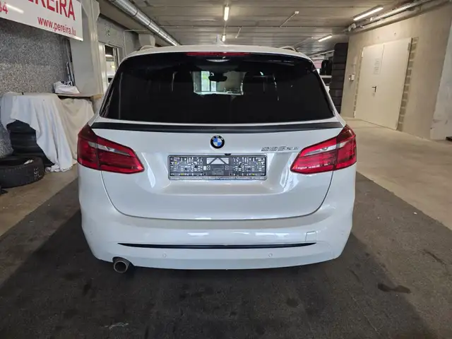 BMW 2 Series view 4