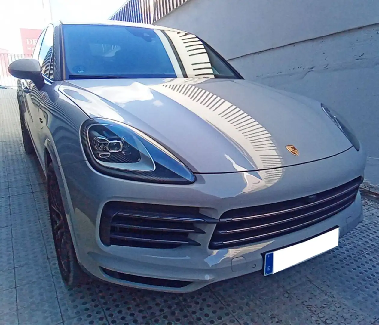 Porsche Cayenne Coupé E-Hybrid Aut. Grau - 2