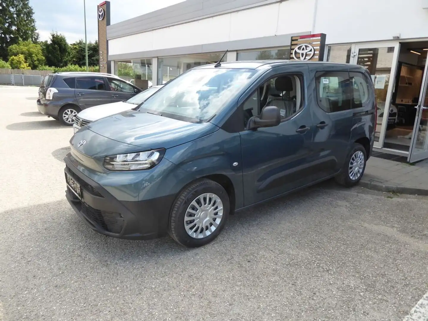 Toyota Proace City Verso L1 1,2 110 Shuttle Albastru - 2