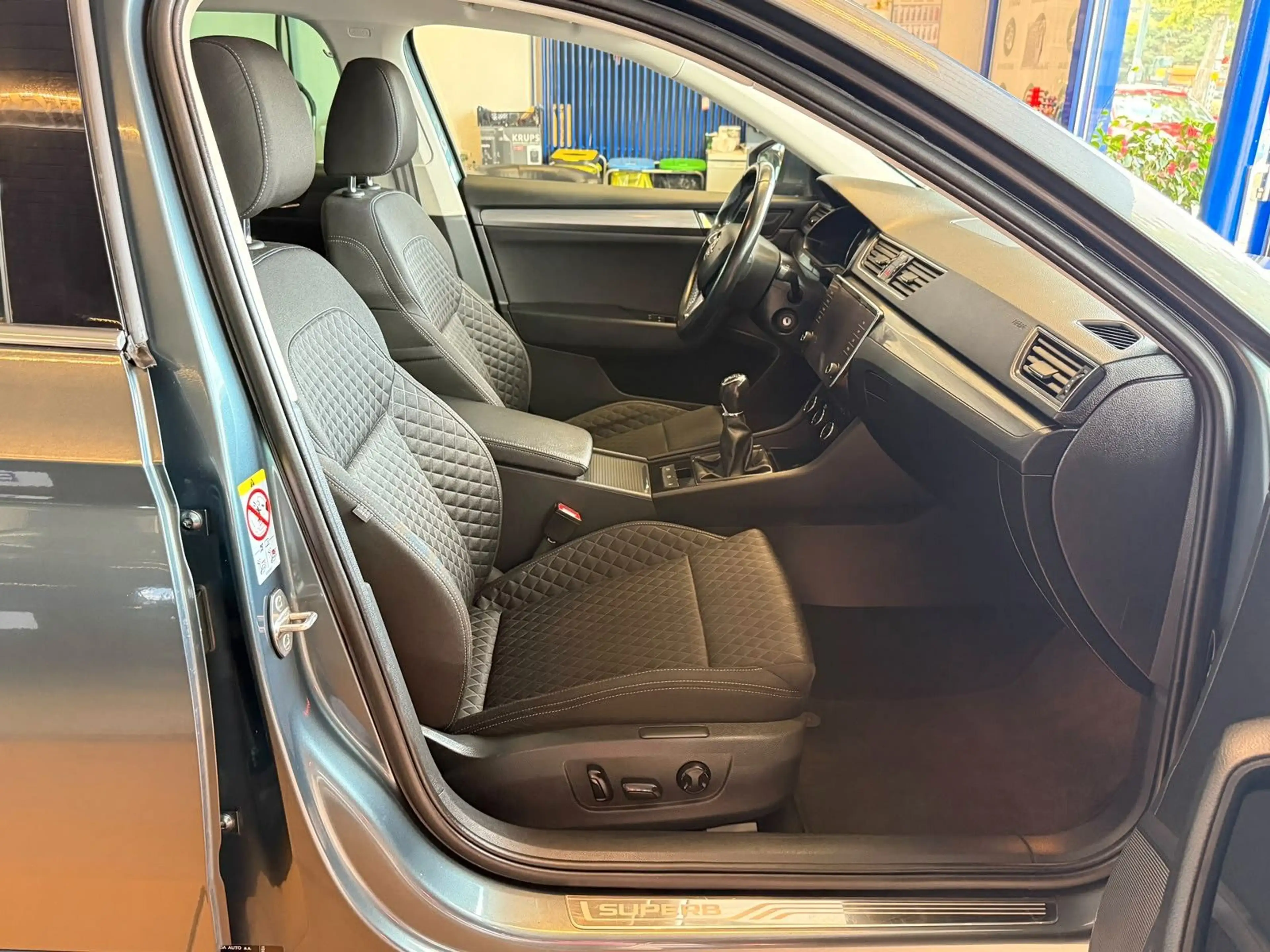 Skoda Superb Combi Style 4x4 Pano / R-Kam / AHK — photo 13