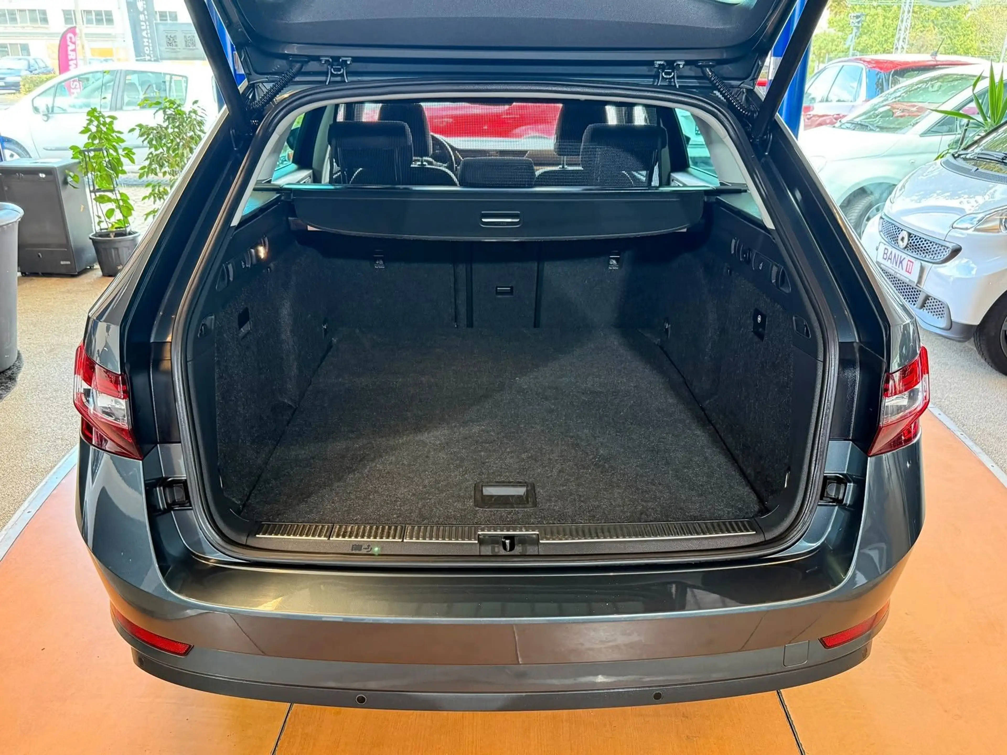 Skoda Superb Combi Style 4x4 Pano / R-Kam / AHK — photo 11