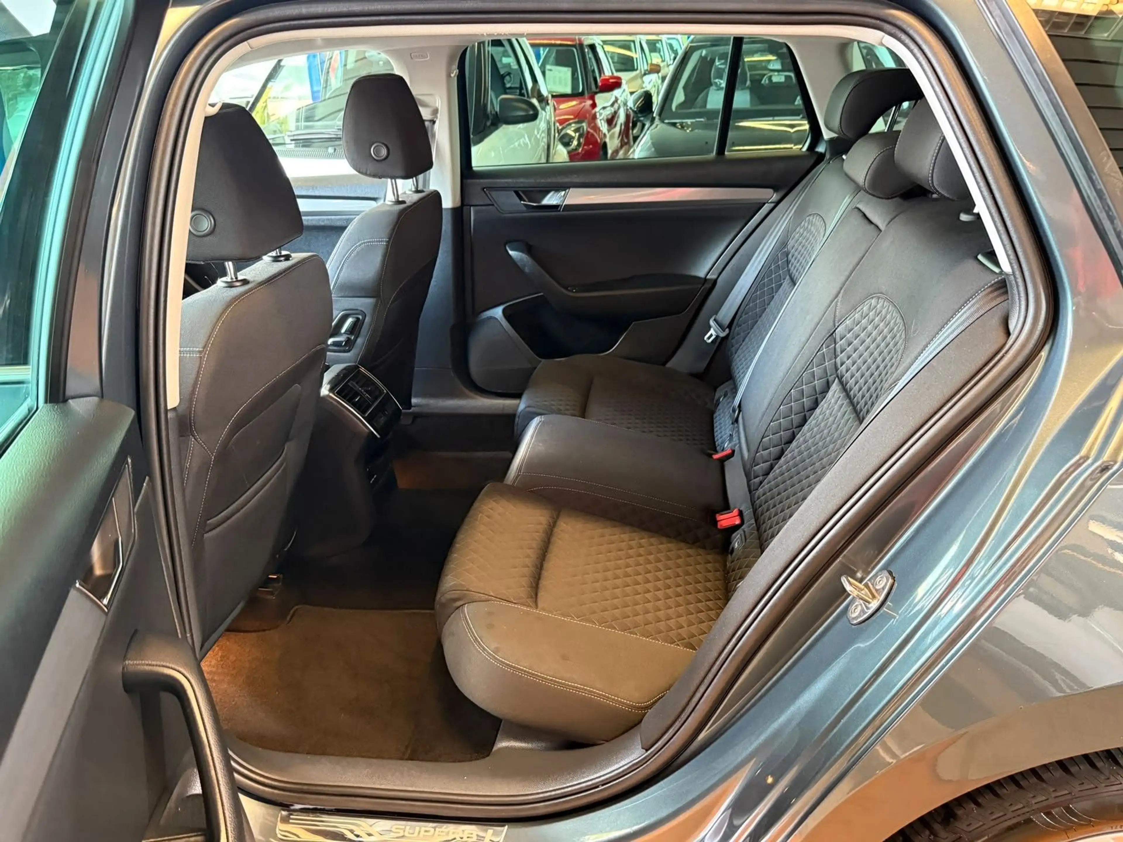 Skoda Superb Combi Style 4x4 Pano / R-Kam / AHK — photo 10