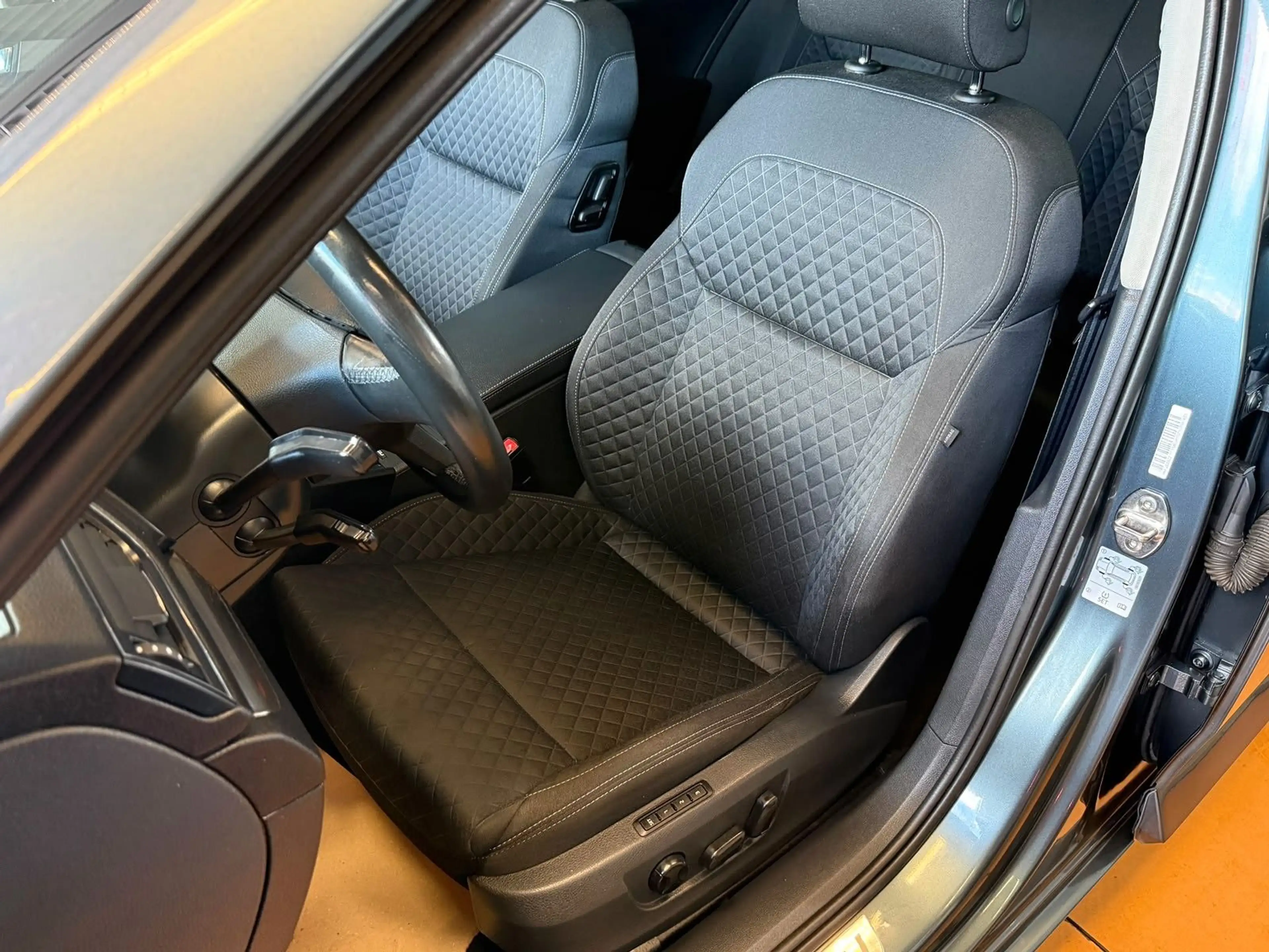 Skoda Superb Combi Style 4x4 Pano / R-Kam / AHK — photo 8