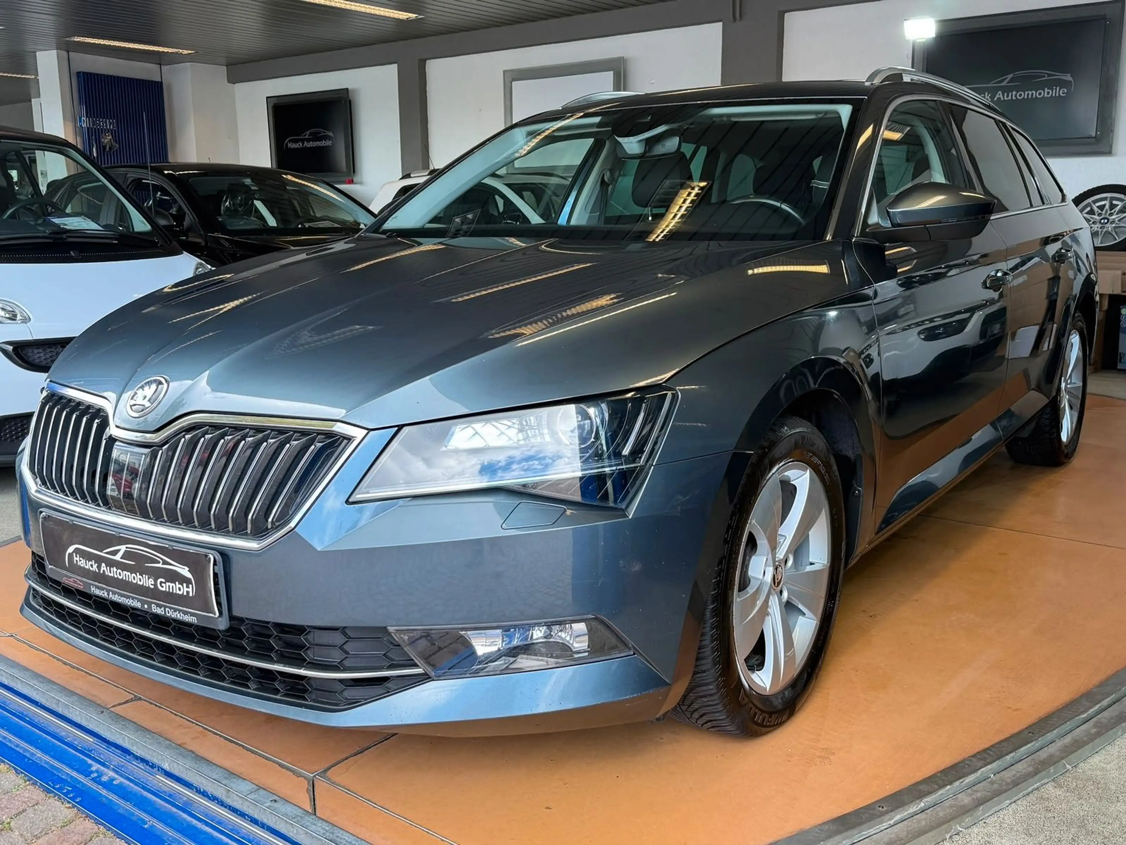Skoda Superb Combi Style 4x4 Pano / R-Kam / AHK