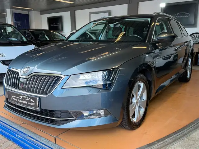 Skoda Superb Combi Style 4x4 Pano / R-Kam / AHK