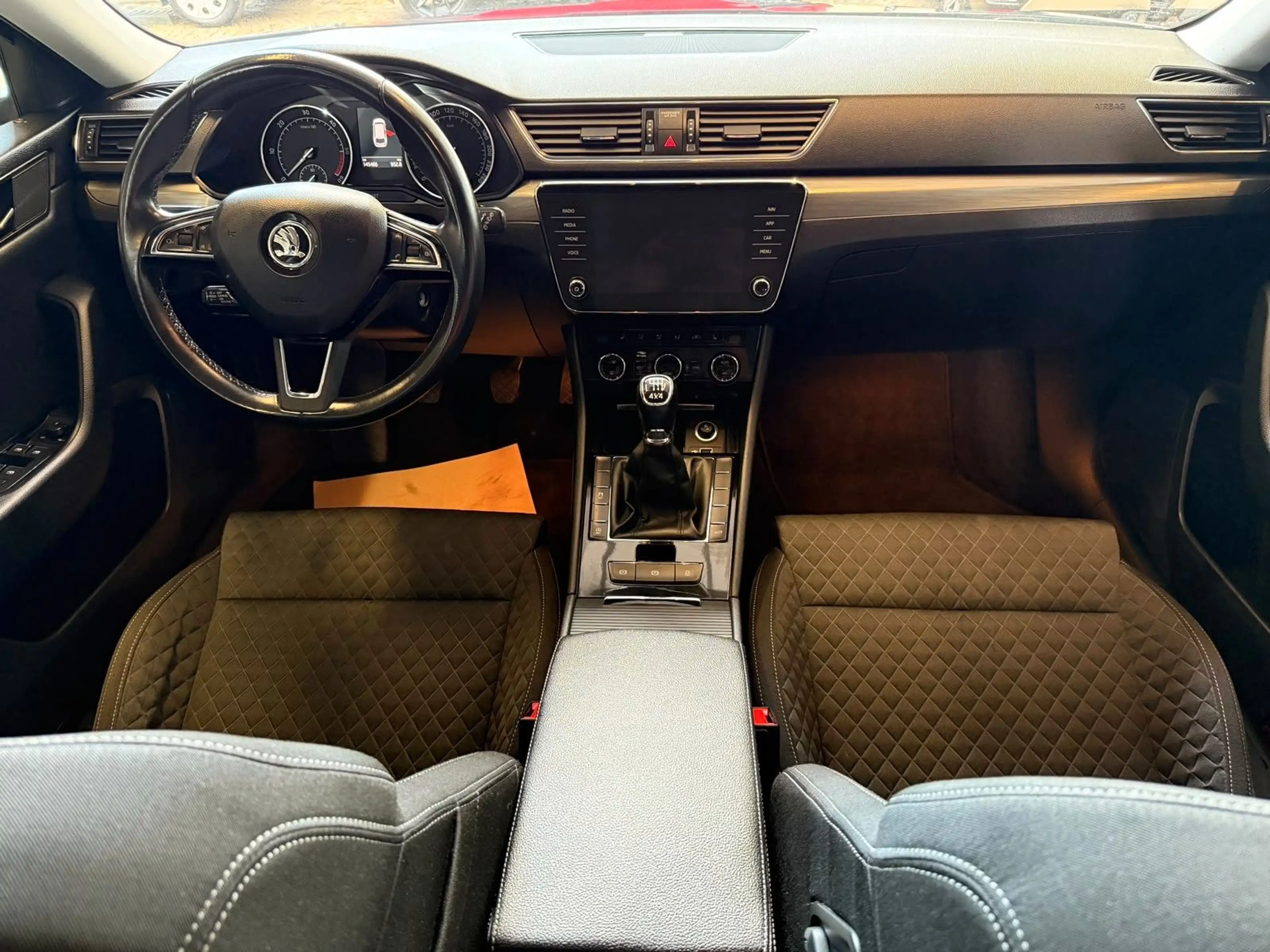 Skoda Superb Combi Style 4x4 Pano / R-Kam / AHK — photo 15