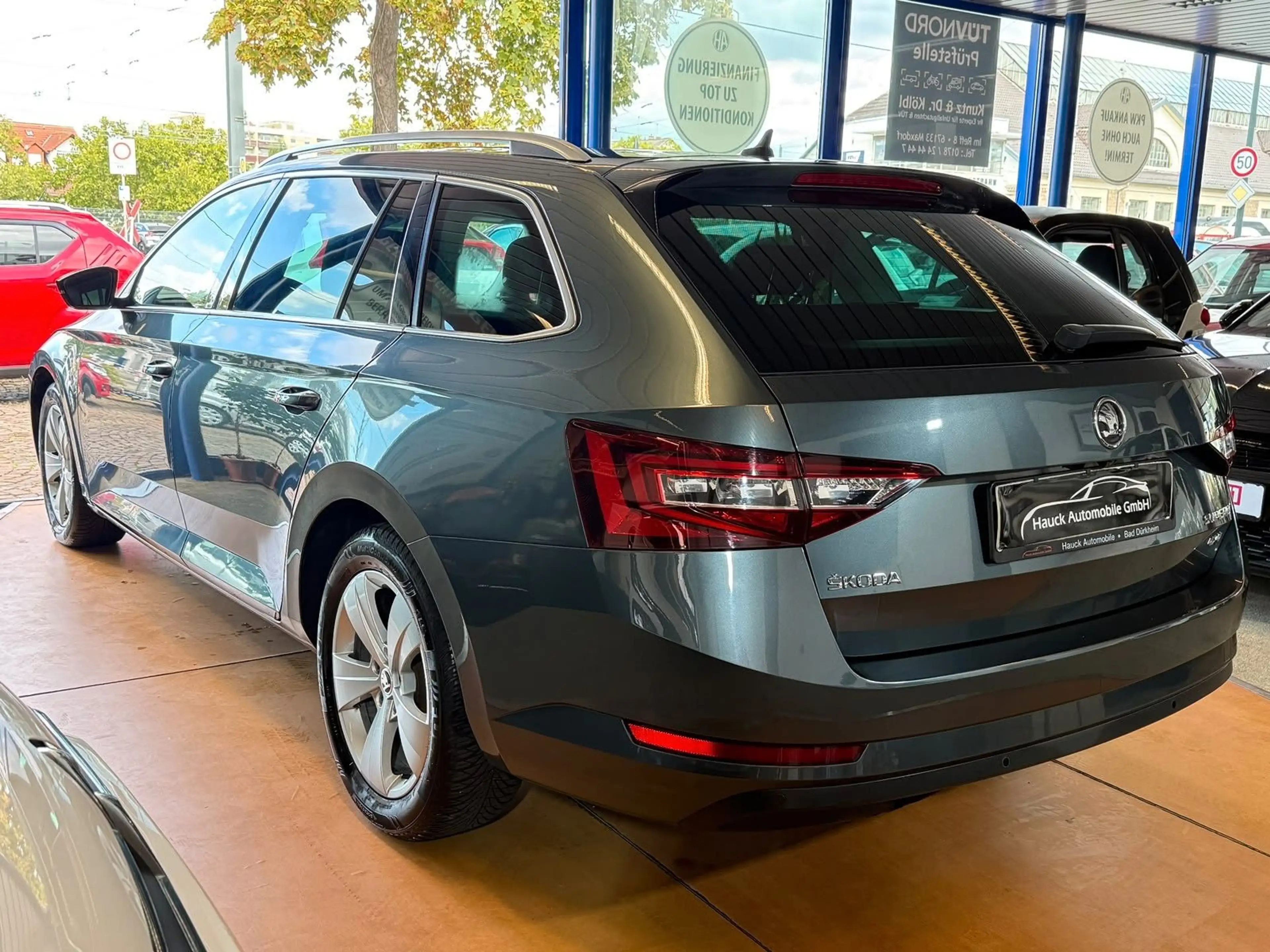 Skoda Superb Combi Style 4x4 Pano / R-Kam / AHK — photo 3